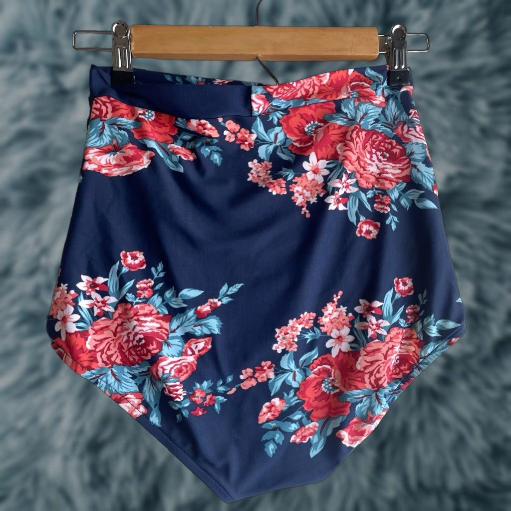 Pinko Cocoship Bottom Swimwear High-Waisted Floral Multicolor Medium M Women Red Pink Blue Pattern Size 32" / US 10 / IT 46 - 1 Thumbnail