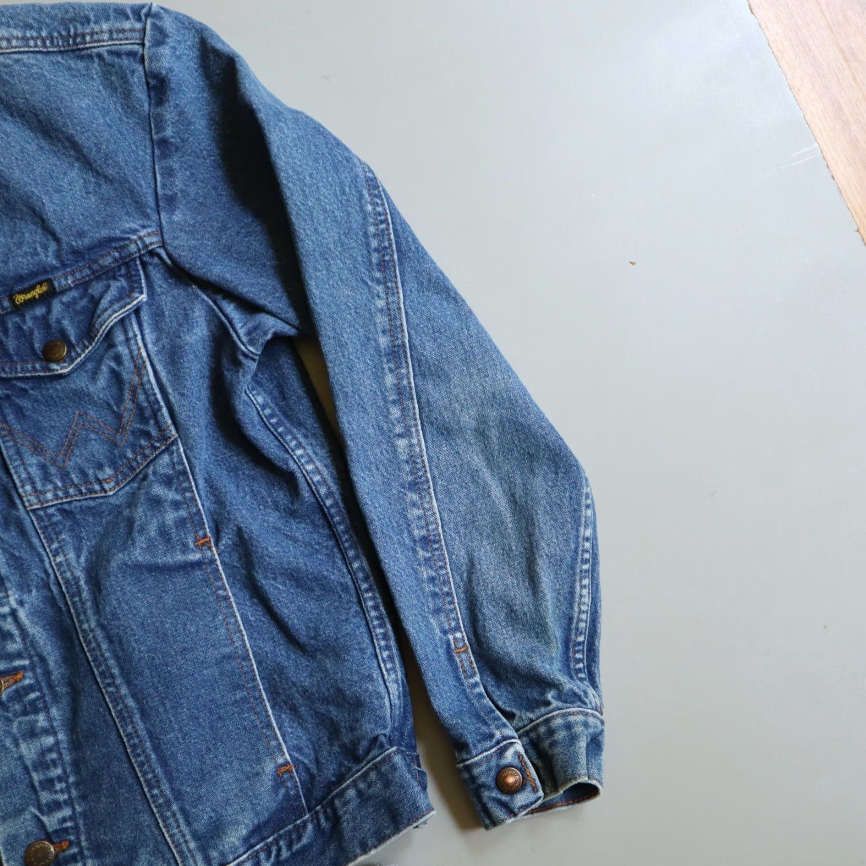 VINTAGE Wrangler Jacket Men’s Medium Blue Denim Trucker Cowboy Western 90s Wrangler Jacket Mens Blue Denim Short Sleeve?