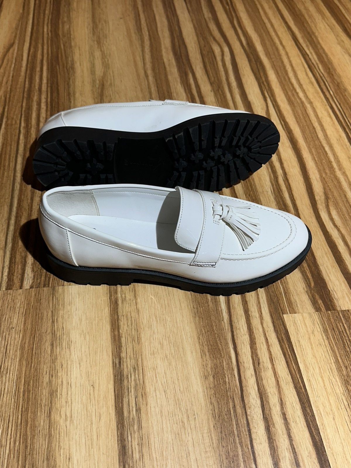 Other Bandolino Women's White Tassel Loafers Size US 10 / IT 40 - 2 Thumbnail