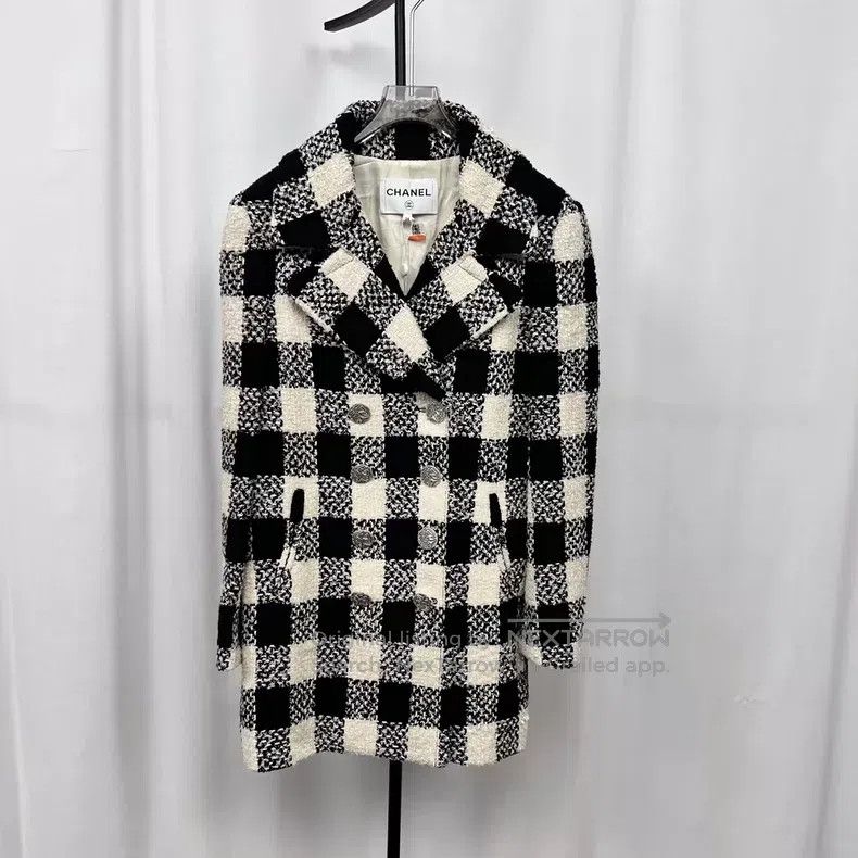 Chanel Chanel Tweed black and white colour-block long-sleeved jac Size XS / US 0-2 / IT 36-38 - 1 Thumbnail