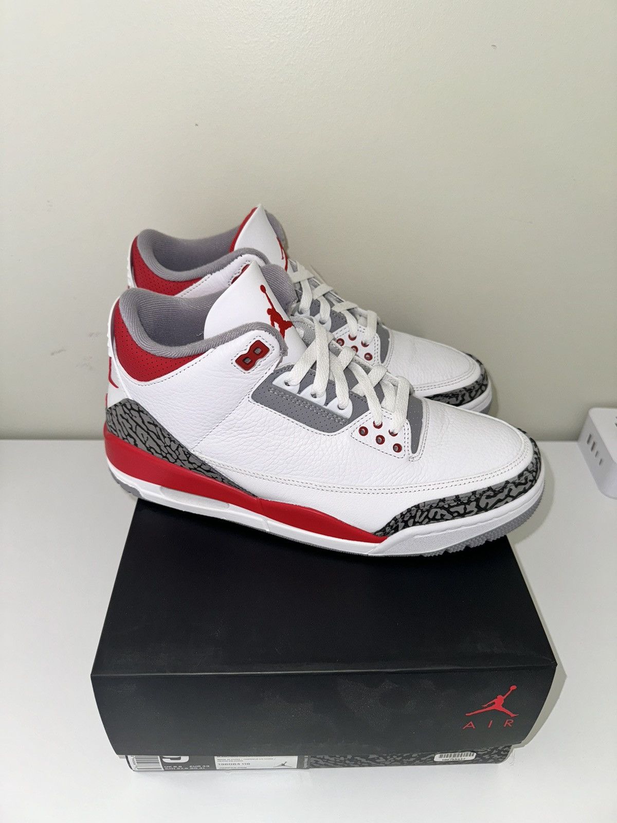 Jordan Brand Jordan 3 Retro ‘Fire Red’ 2022 Size US 9.5 / EU 42-43 - 1 Thumbnail