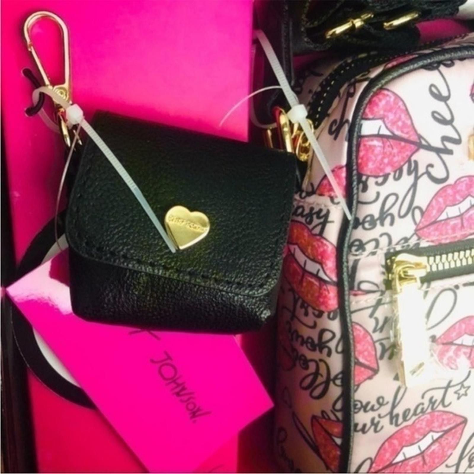 Designer Betsey Johnson Crossbody Bag With AirPod Case NWT Size ONE SIZE - 5 Thumbnail
