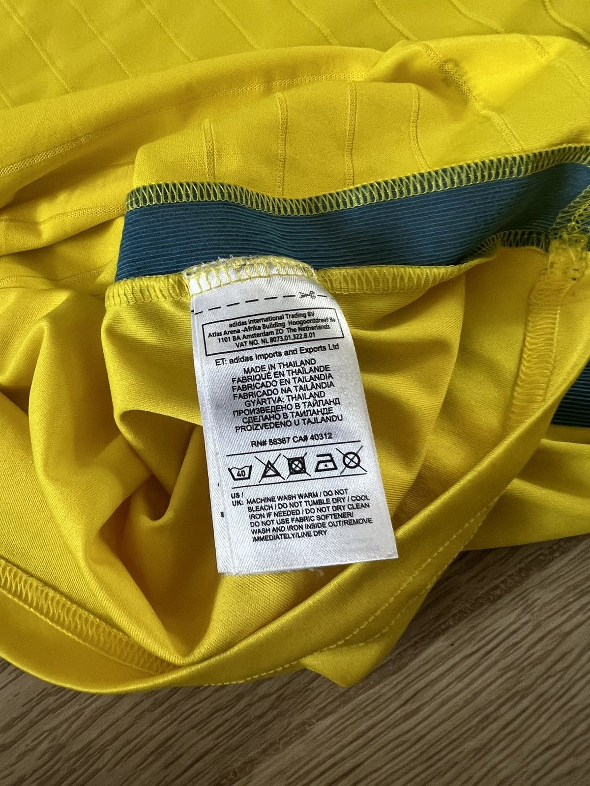 Adidas ADIDAS SWEDEN TEAM 2014 2015 WORLD CUP FOOTBALL JERSEY Shirt Size US XL / EU 56 / 4 - 8 Thumbnail