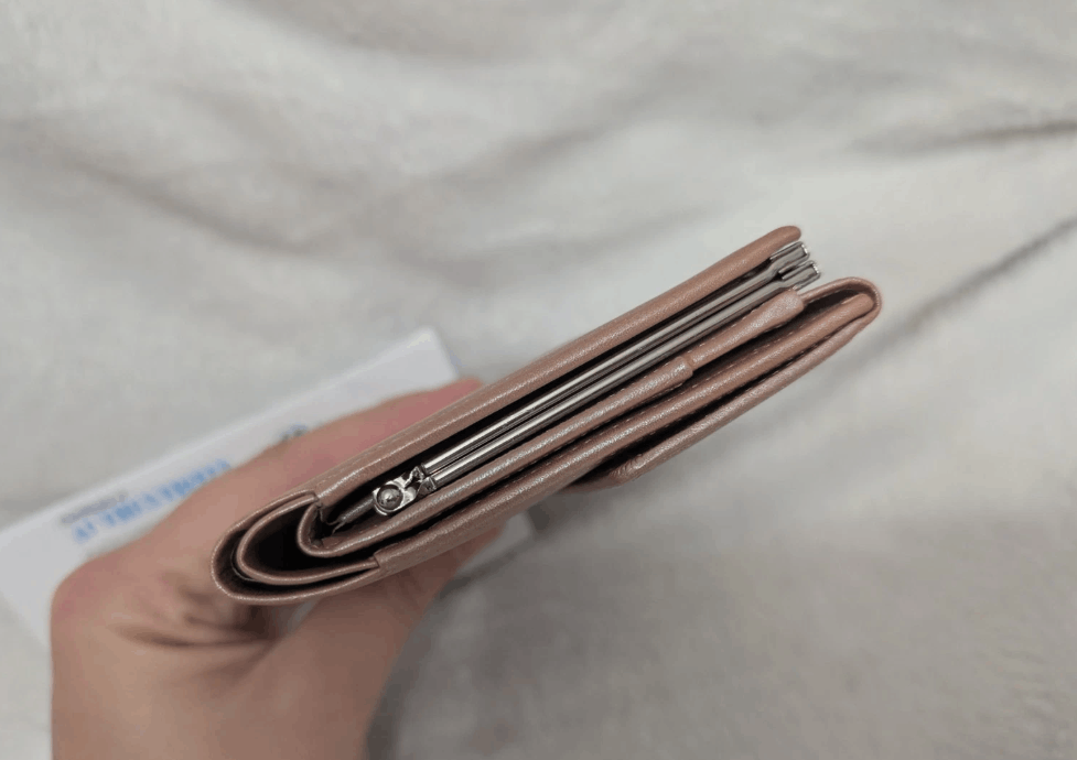 Givenchy Authentic Givenchy Metallic Pearl Pink Leather Wallet Size ONE SIZE - 4 Thumbnail