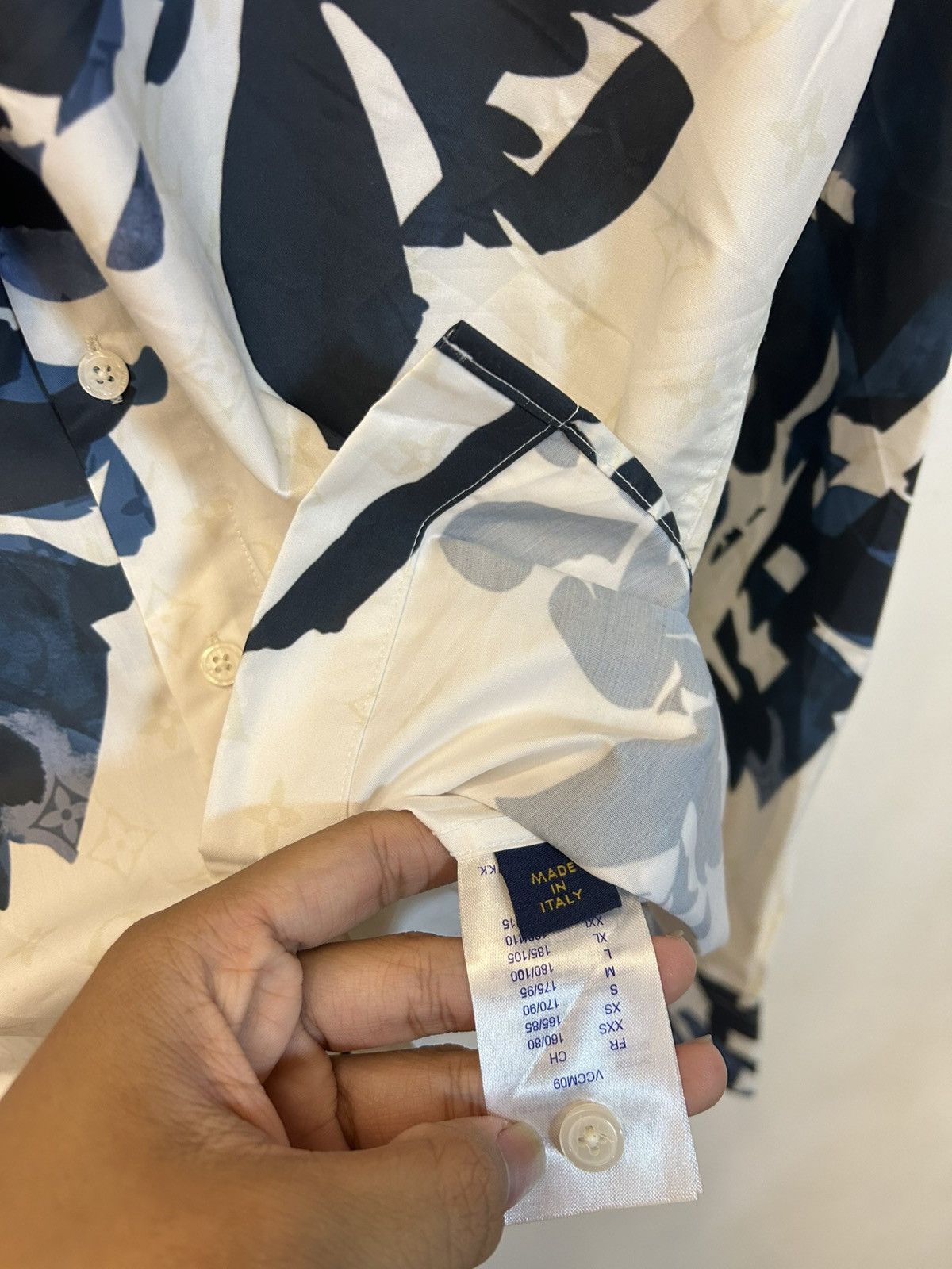 Louis Vuitton Louis Vuitton x Virgil Abloh Monogram Tapestry Floral Shirt Size US M / EU 48-50 / 2 - 10 Thumbnail