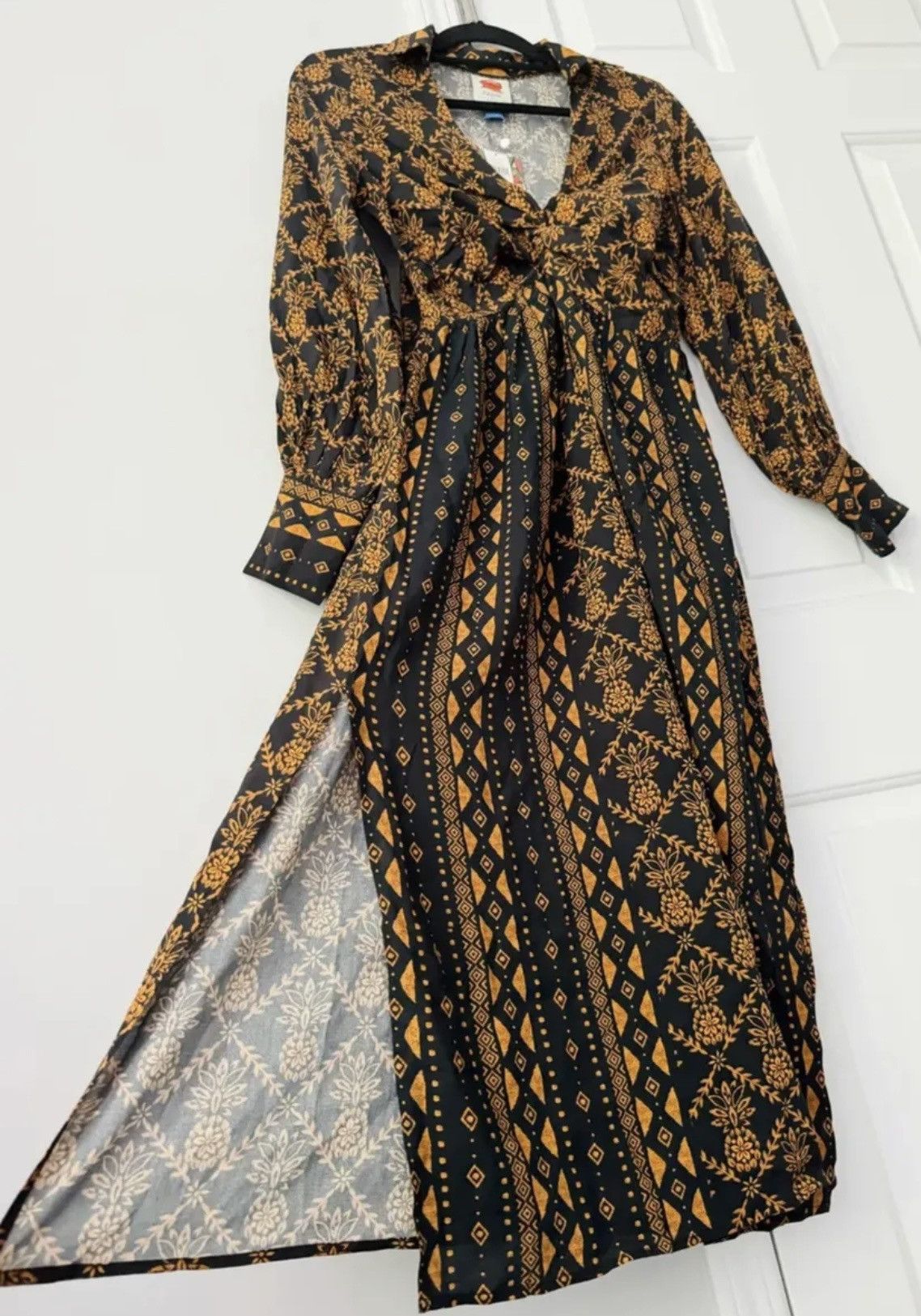 Farm Rio Farm Rio Printed V-Neck Tie Front Midi Dress, Size S Size S / US 4 / IT 40 - 5 Thumbnail