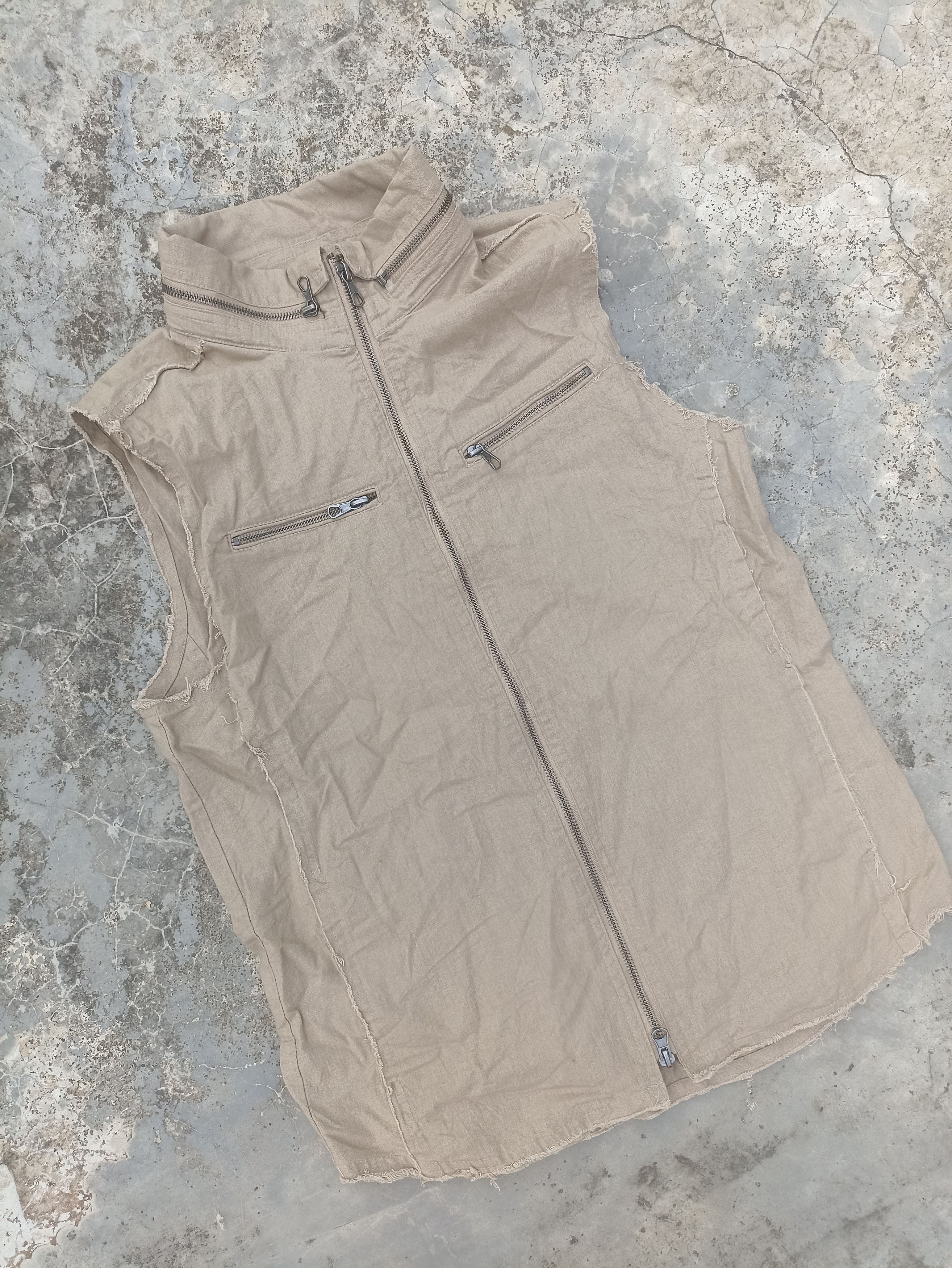 In The Attic 🔥 In the Attic vest seditionaries design if six was nine Size US M / EU 48-50 / 2 - 1 Thumbnail