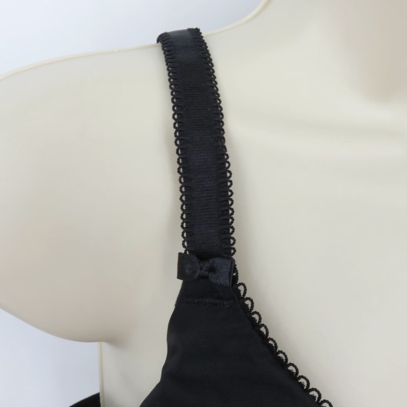 Vintage Olga Bra 38D Women Luxury Lift Underwire Unlined Black Flower Lace T-Shirt Bra Plus Size Womens Size ONE SIZE - 2 Thumbnail
