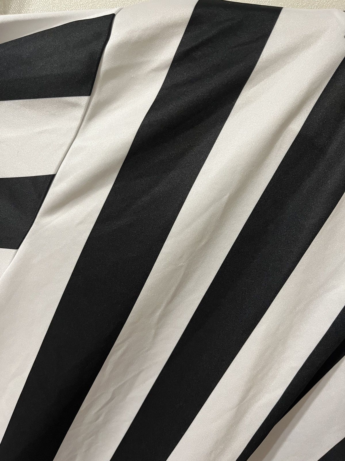 Other Score Draw Newcastle 90s Retro Jersey Size US XL / EU 56 / 4 - 6 Thumbnail