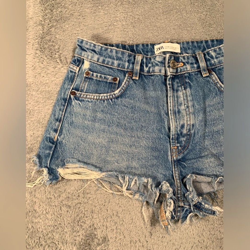 Zara Zara Denim Cut-Off Blue Women Shorts 4 Regular Blue Cut-Off Women Shorts 4 Zara Size 27" / US 4 / IT 40 - 2 Thumbnail
