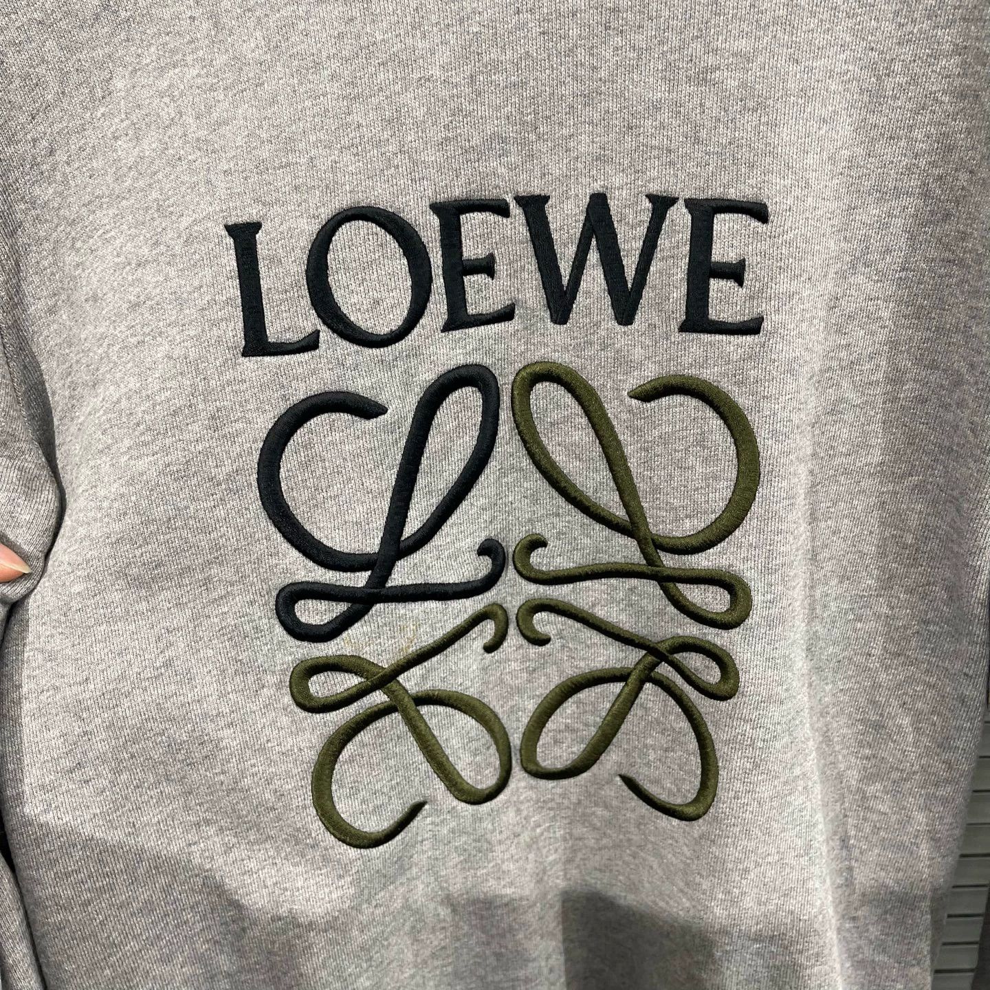 Loewe Loewe Gray Classic Embroidered Logo L Sweatshirt Mint Size L / US 10 / IT 46 - 4 Thumbnail