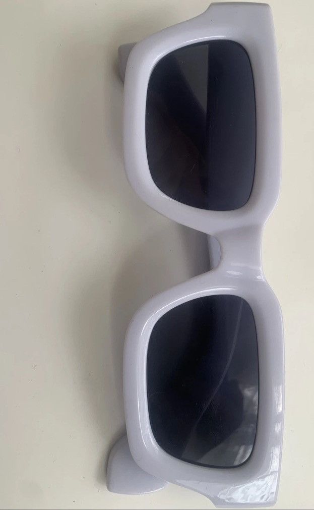 The Unbranded Brand White luxury looking sunglasses with black modern sunglasses Size 28 - 3 Thumbnail