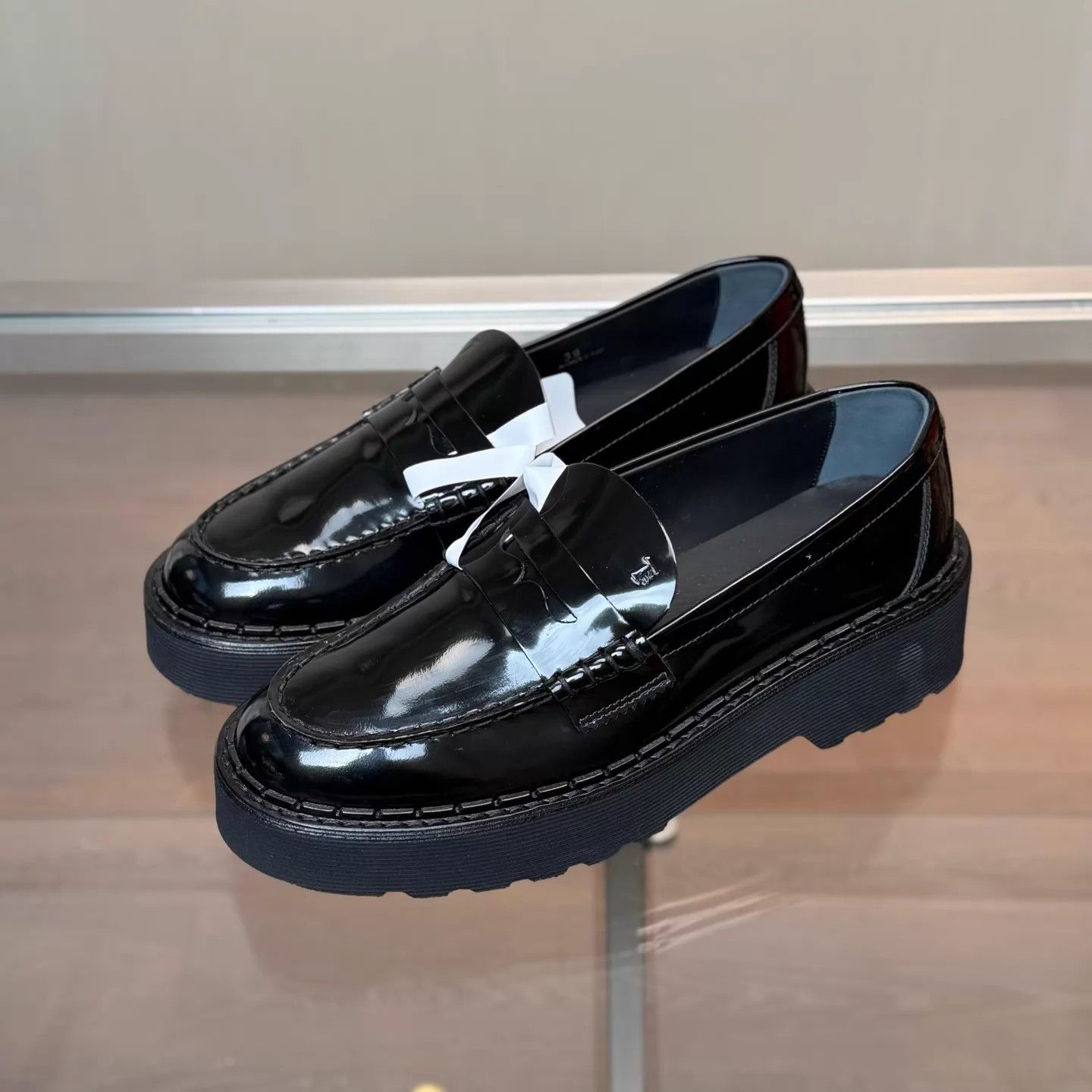 Tod's TOD'S Black Patent Leather Loafers EU 39 Size US 8.5 / IT 38.5 - 1 Thumbnail