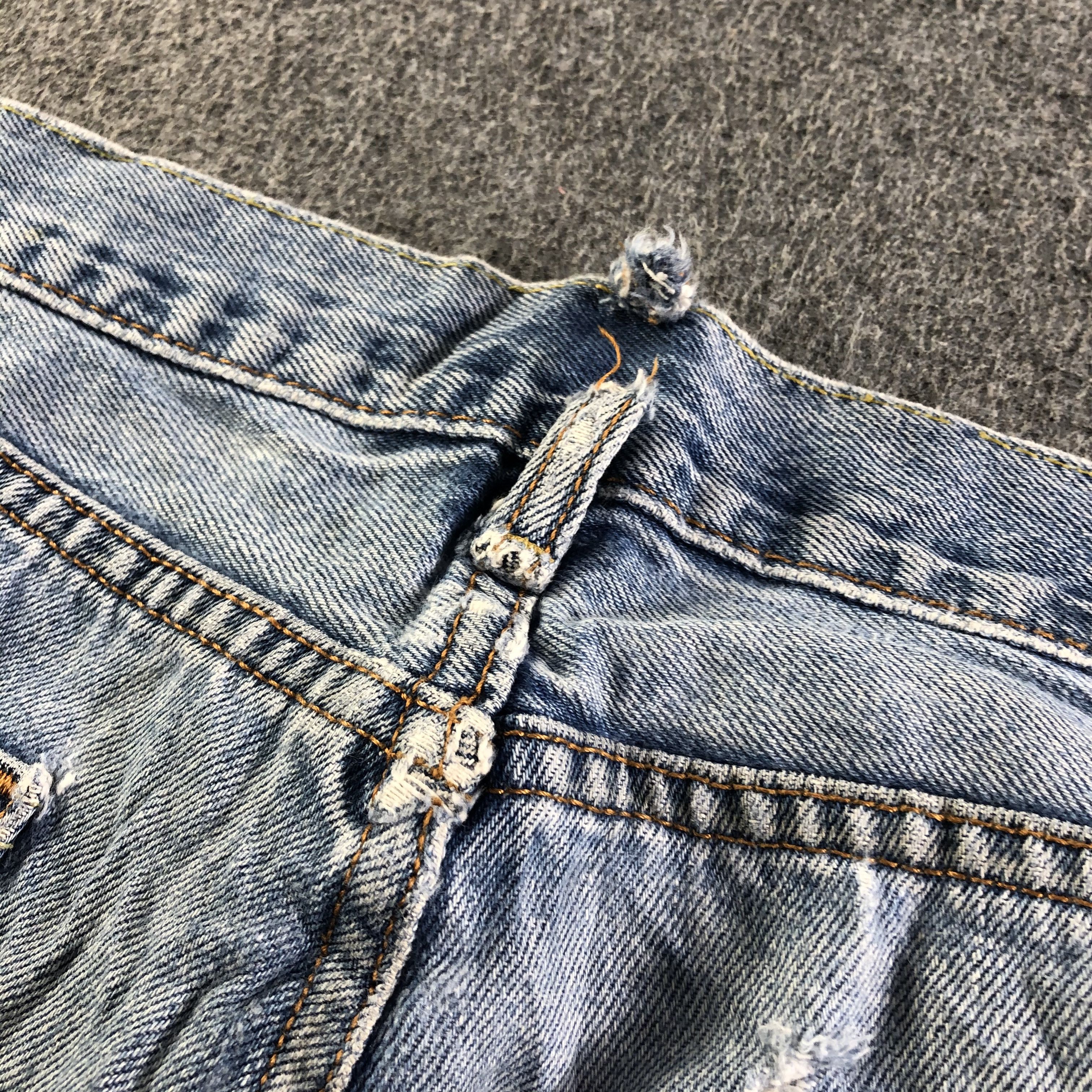Levi's Vintage Light Wash Levis 505 Jeans-J4306 Size US 35 - 8 Thumbnail