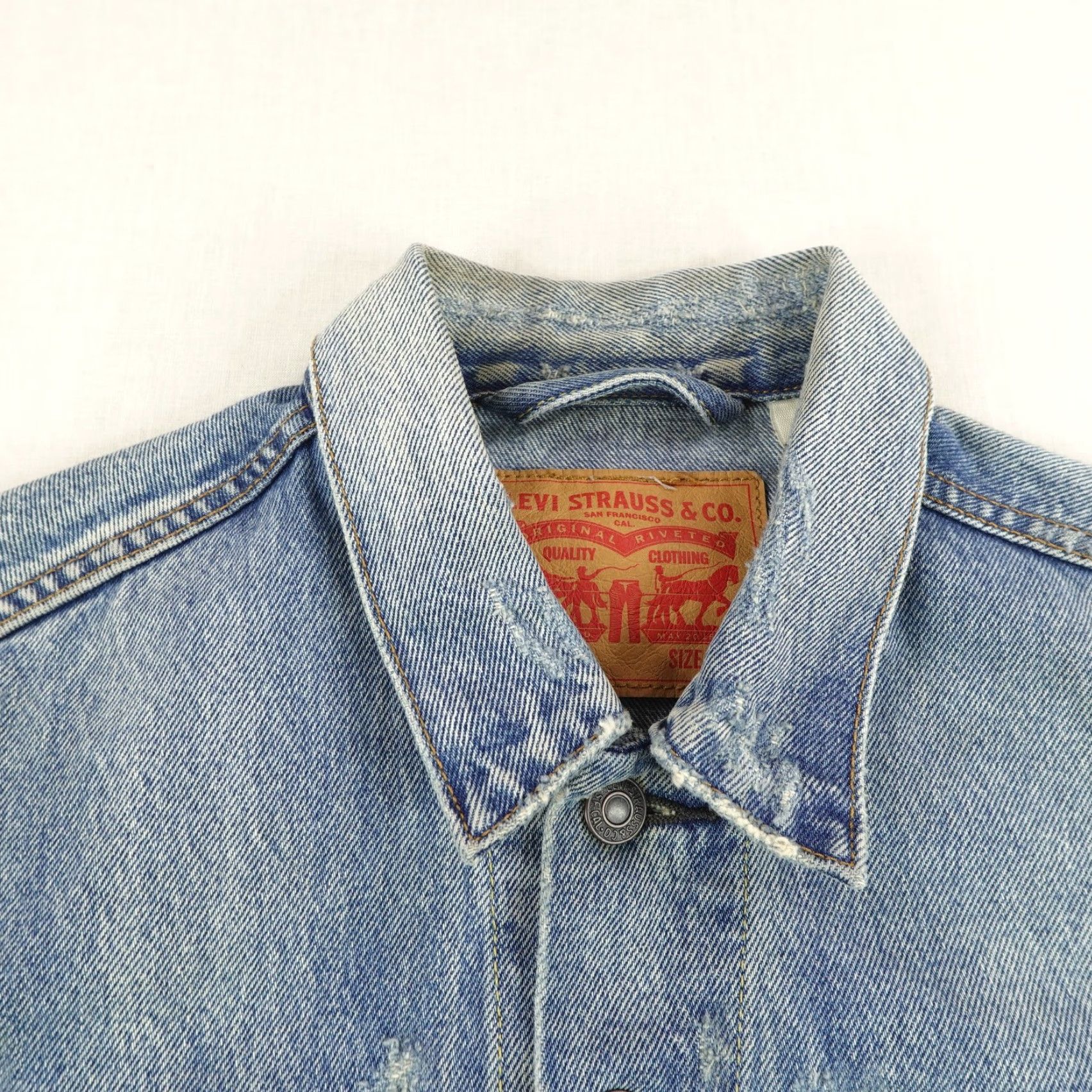 Levi's VINTAGE Levi's Jacket Shirt Denim Trucker S Blue 90s Style Mens Small Distressed Red Tab Button Up Mens Size US 29 - 2 Thumbnail