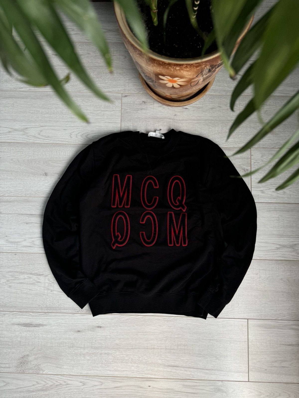 Mcq alexander mcqueen velvet logo sweatshirt hotsell