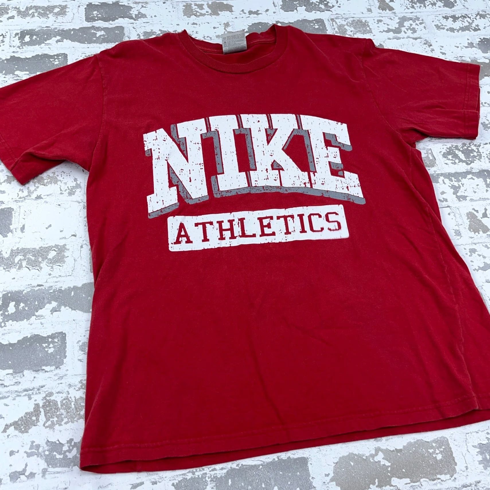 Nike VINTAGE Nike Shirt Men XL Red White Tee 90s Classic Retro Sports Logo Graphic Print Tag Block Logo Nike Size US XL / EU 56 / 4 - 3 Thumbnail