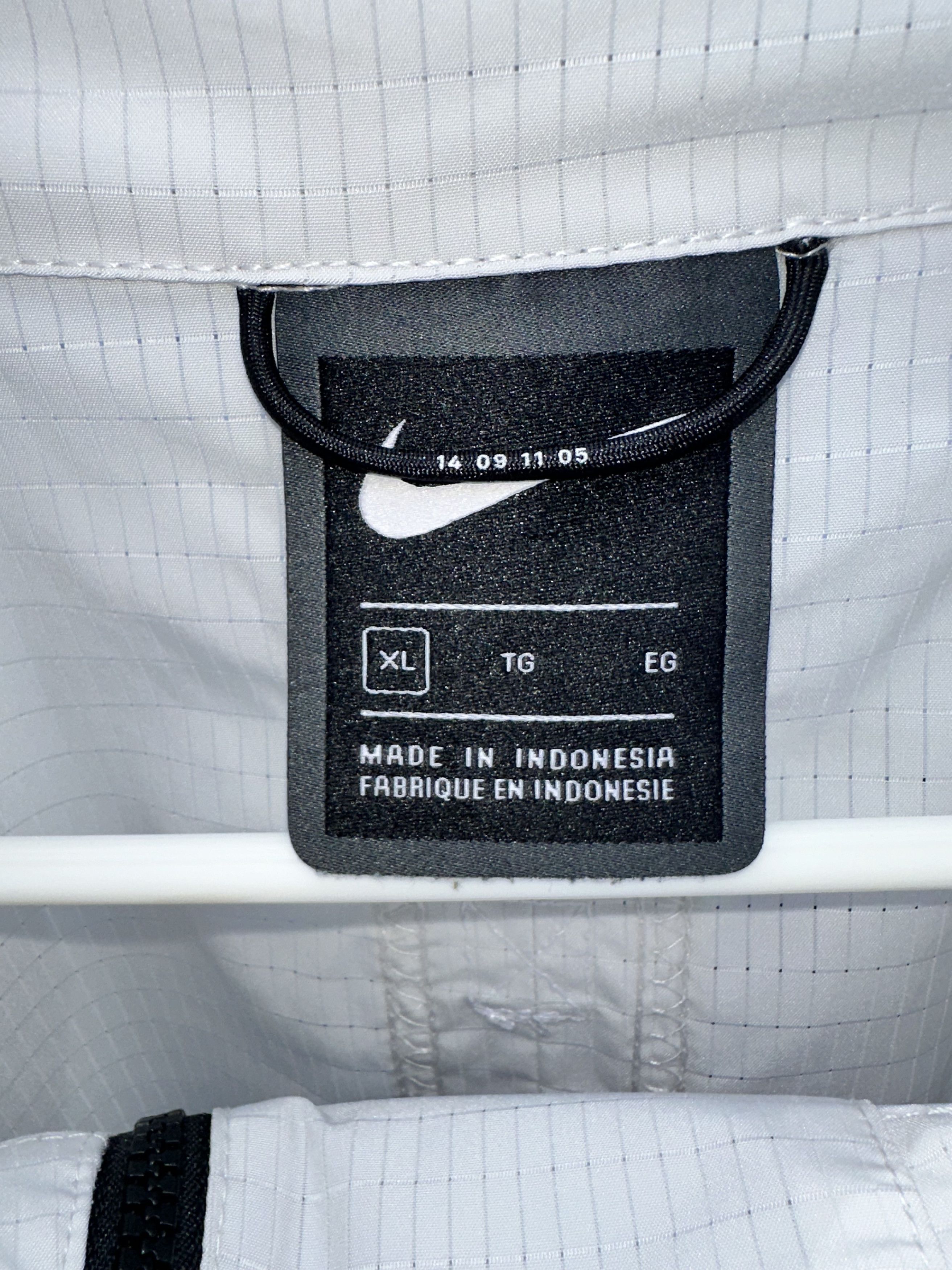 Nike Nike Tech Pack Reflective Windbreaker Asymmetric Anorak Size US XL / EU 56 / 4 - 4 Thumbnail