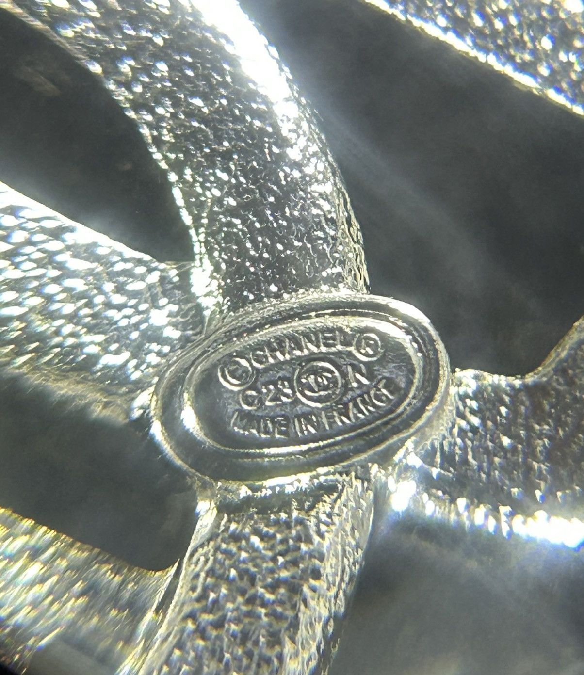 Chanel Chanel Crystal Double Heart Logo Brooch Silver C23N Size ONE SIZE - 17 Thumbnail