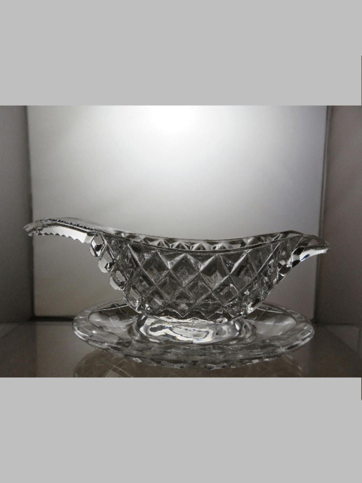The Unbranded Brand Pressed Glass Gravy Sauce Boat And Saucer Set 5 3/4" Size ONE SIZE - 1 Thumbnail