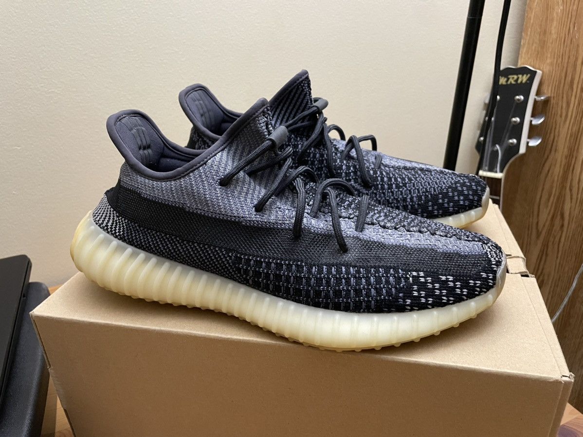 Adidas × Yeezy Yeezy Boost 350 Carbon Size US 10 / EU 43 - 2 Thumbnail