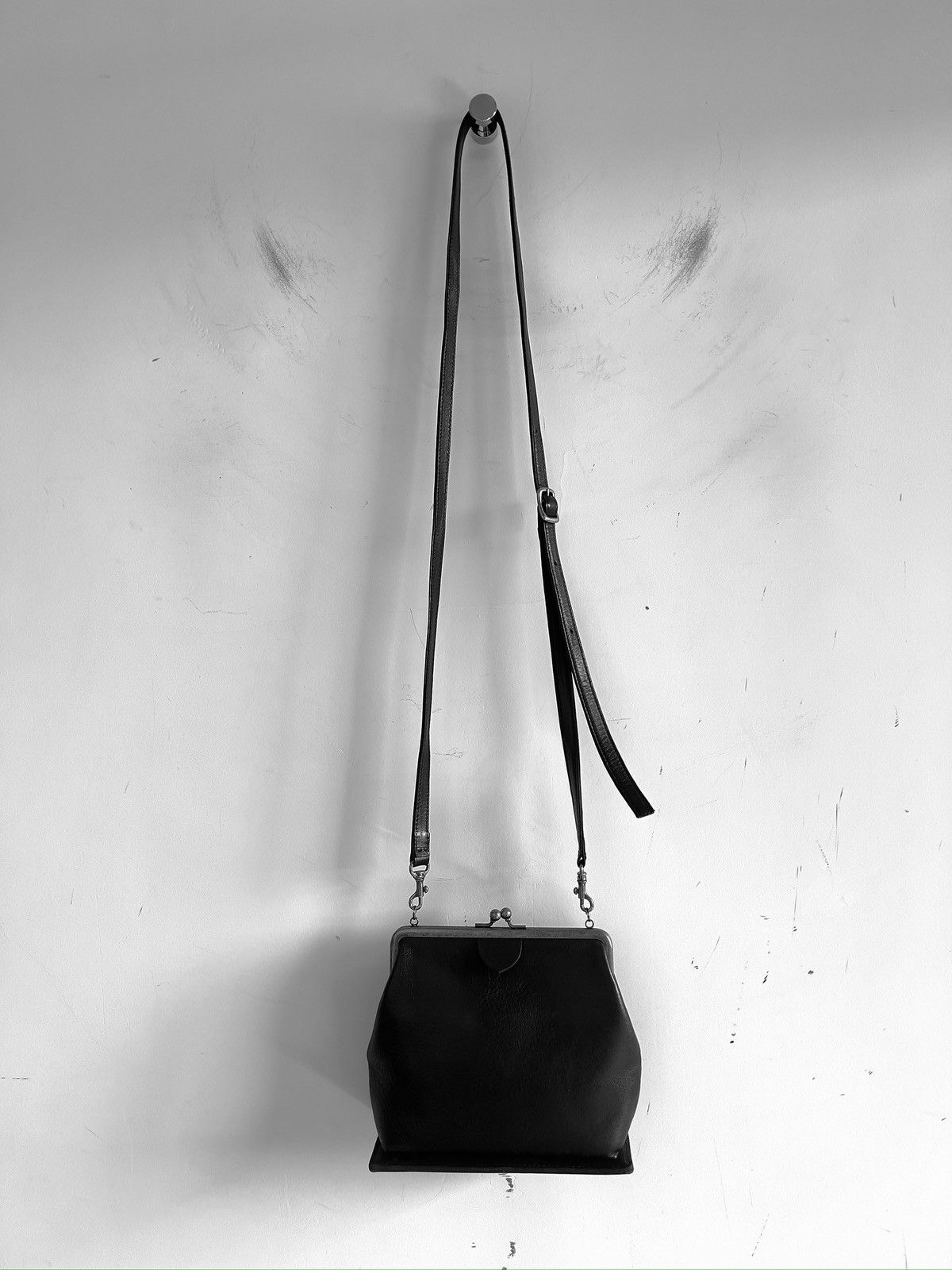 Yohji Yamamoto Y's Yohji Yamamoto MATTE SMOOTH LEATHER METAL CLASP POCHETTE Size ONE SIZE - 7 Thumbnail
