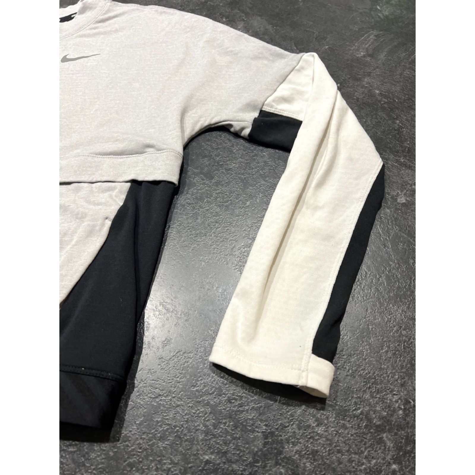 Nike VINTAGE Nike Running Therma-Sphere Long Sleeve Top Women's L Gray AJ8671-059 Size L / US 10 / IT 46 - 2 Thumbnail