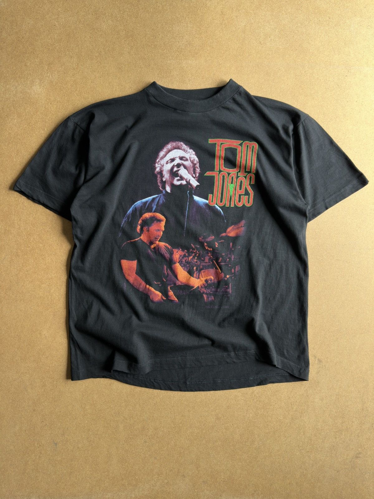 Band Tees Vintage 90s Tom Jones Graphic Tee Size US XL / EU 56 / 4 - 1 Thumbnail