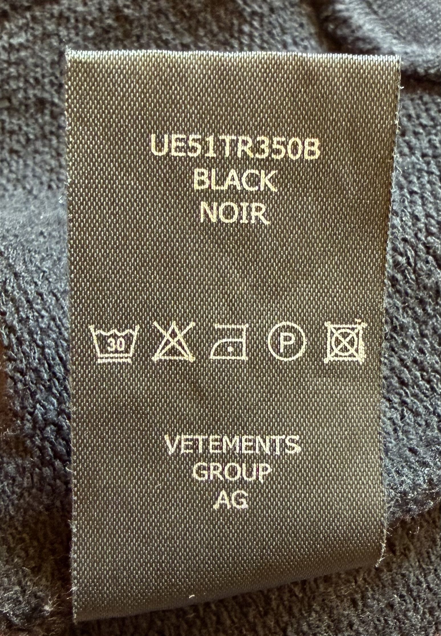 Vetements Vetements Hoodie Frienldy Logo black Great condition Size US S / EU 44-46 / 1 - 10 Thumbnail
