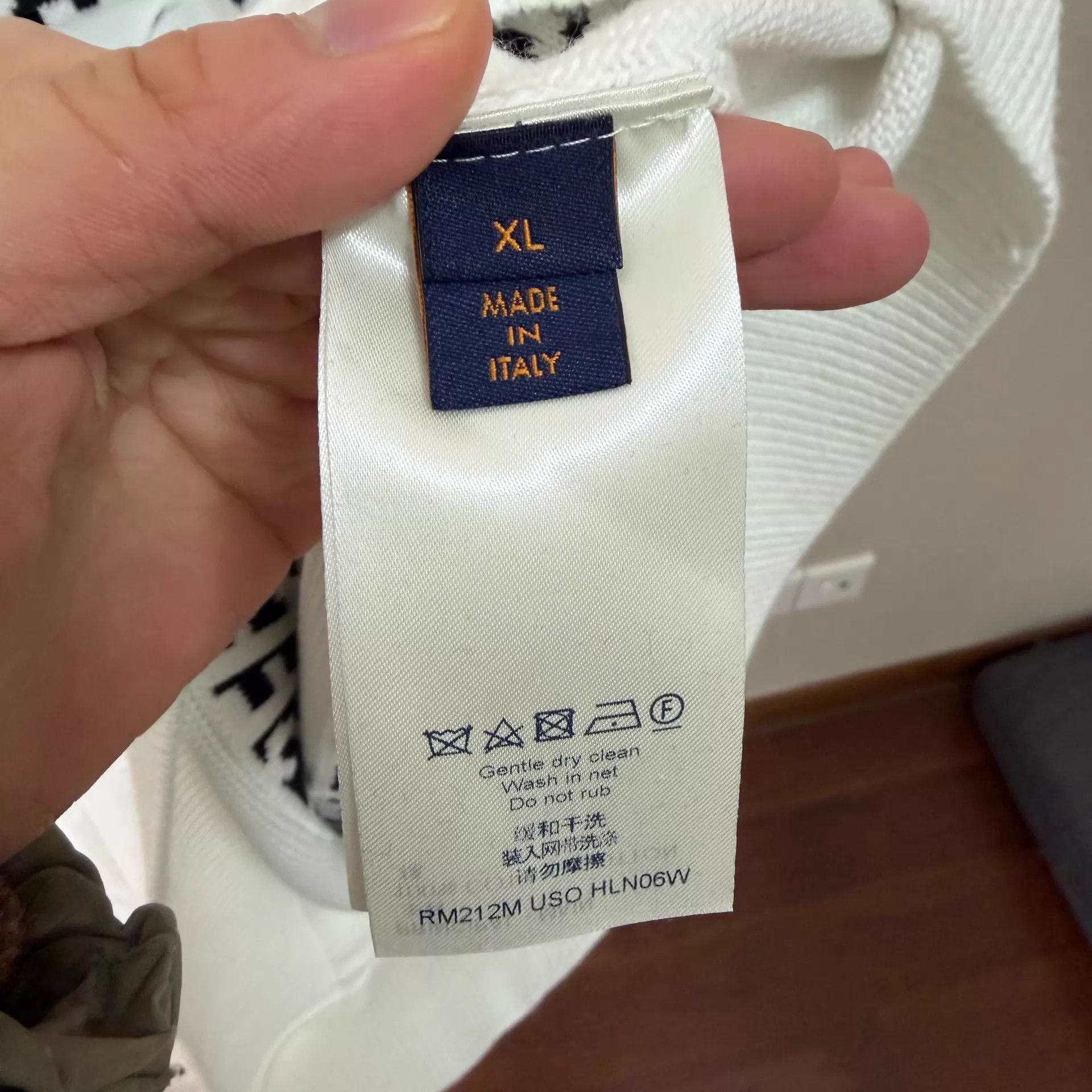 Louis Vuitton LOUIS VUITTON Men's White Monogram Jacquard Pullover Size US XL / EU 56 / 4 - 7 Thumbnail