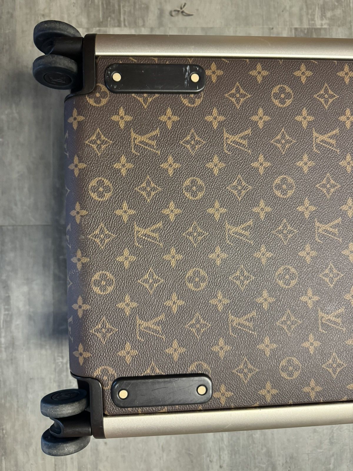 Louis Vuitton Louis Vuitton Horizon 55 Red Size ONE SIZE - 16 Thumbnail