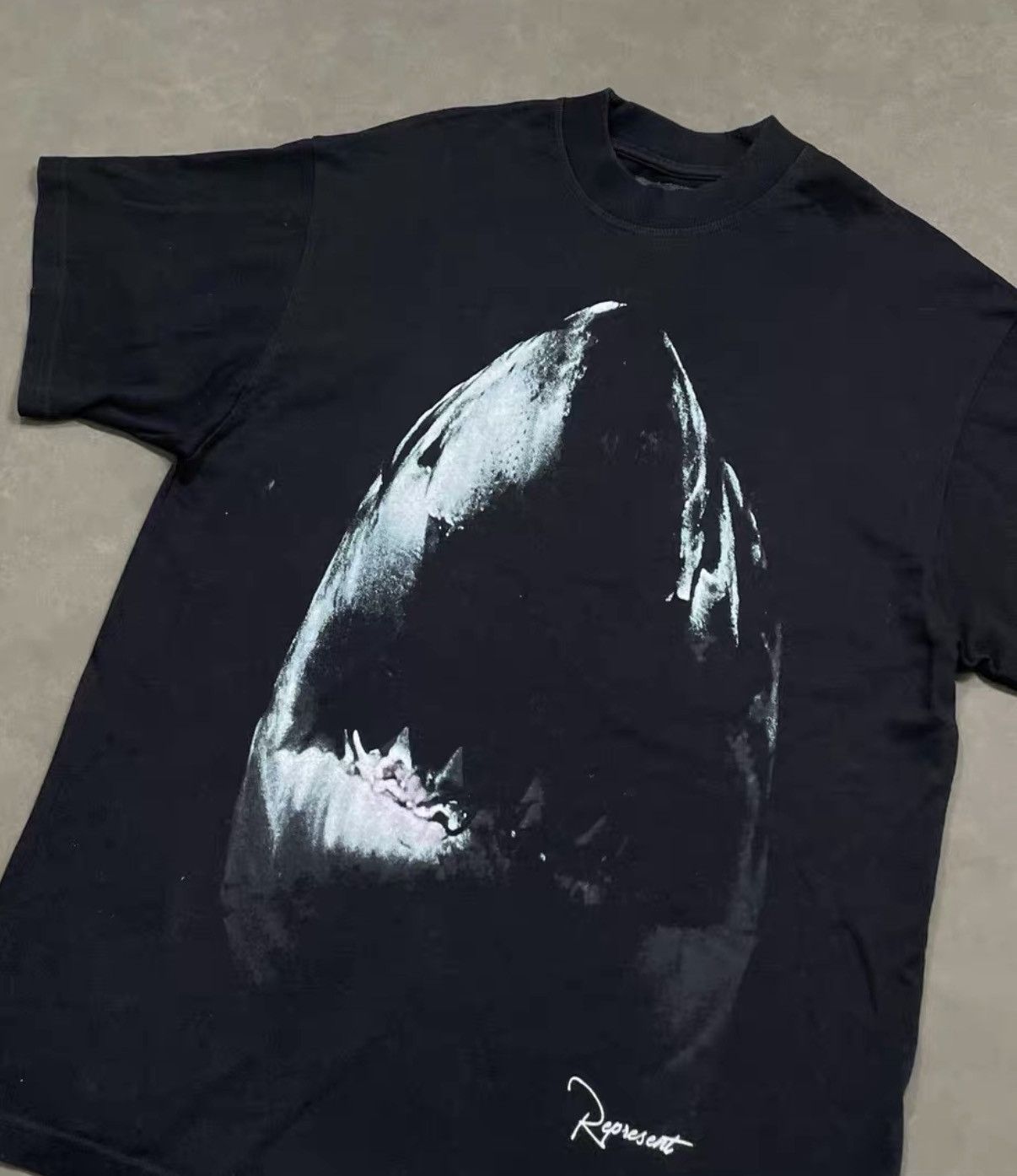 Represent Clo. Represent Shark T-Shirt Short Sleeve Tee J16 Size US S / EU 44-46 / 1 - 3 Thumbnail