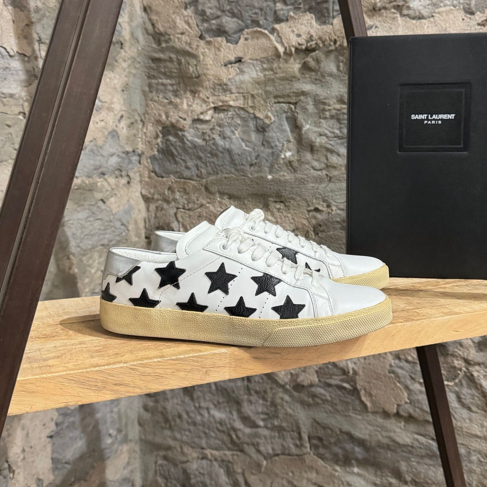Saint Laurent Paris Saint Laurent White Leather Stars Appliqué Court Sneakers Size US 9.5 / IT 39.5 - 1 Thumbnail
