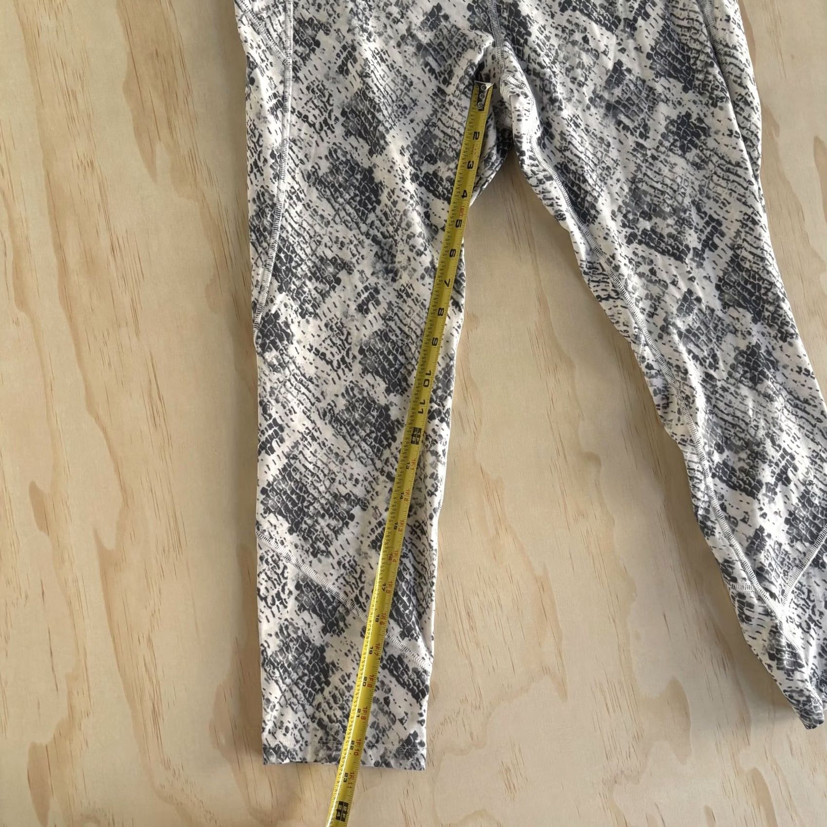 Pinko PINK Sport Leggings Womens XL Gray Snake Print Ankle Yoga Gym Pants Activewear Size 40" / US 18 - 5 Thumbnail