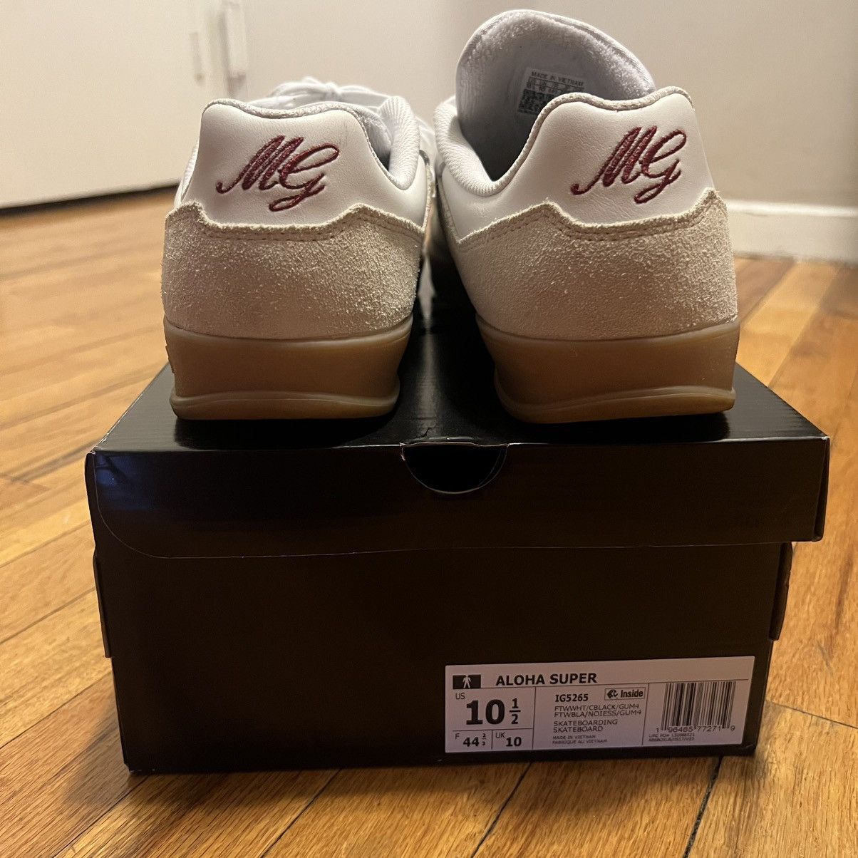 Adidas Aloha Super Cloud White Core Black Gum Size US 10.5 / EU 43-44 - 5 Thumbnail