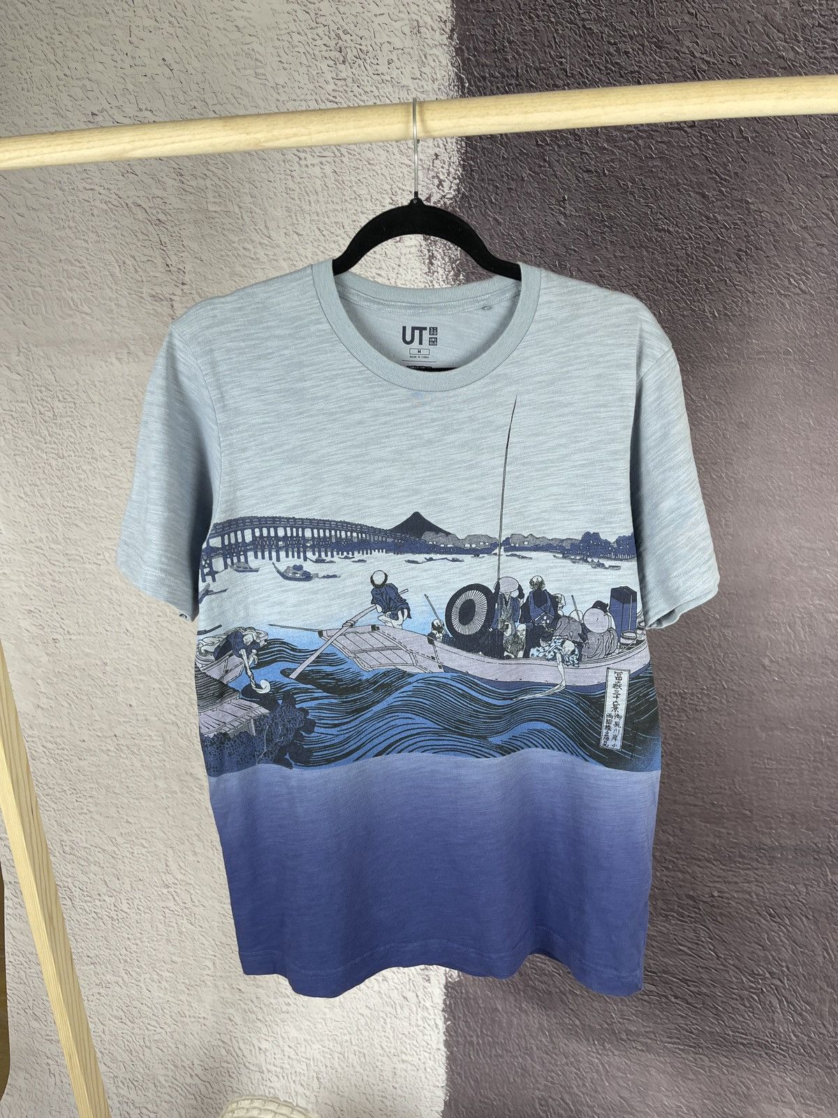 Japanese Brand Uniqlo x Hokusai Blue Art sea fishing tee shirt Size US M / EU 48-50 / 2 - 1 Thumbnail