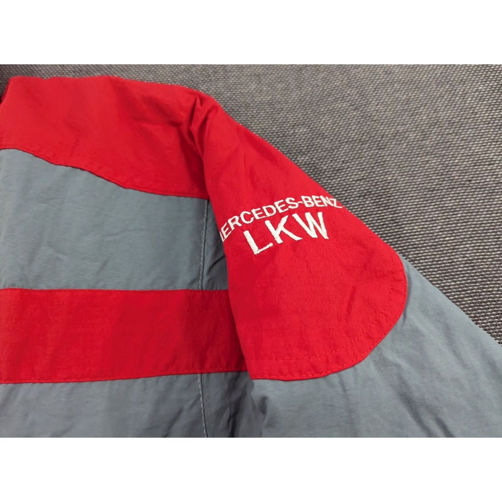 Mercedes-Benz VINTAGE ISC Mercedes-Benz LKW Jacket Large Gray Red Trucker Bomber Tactel Mens Jacket Size US L / EU 52-54 / 3 - 4 Thumbnail