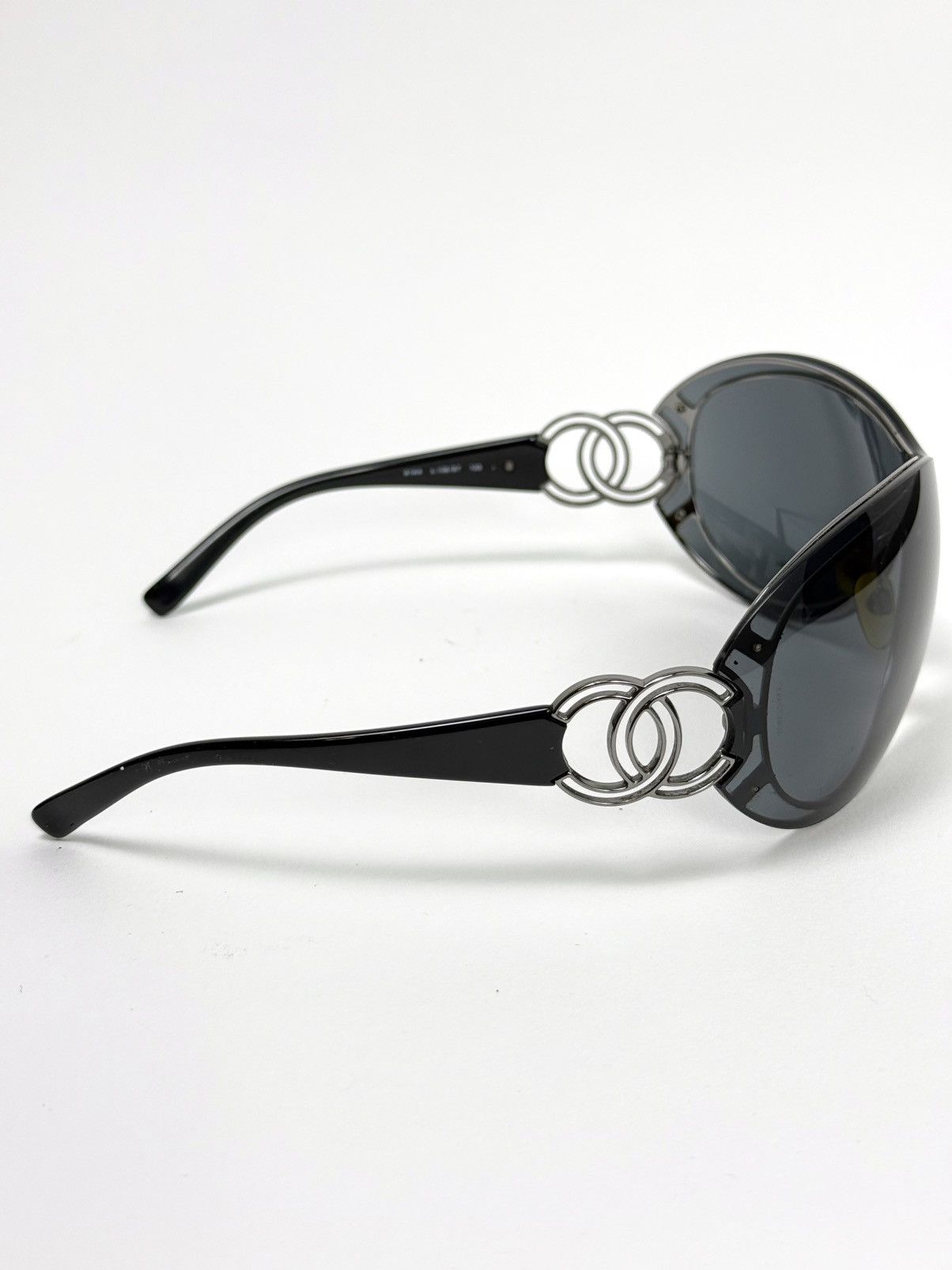 Chanel Y2K CHANEL LOGO BLACK SUNGLASSES Size ONE SIZE - 4 Thumbnail