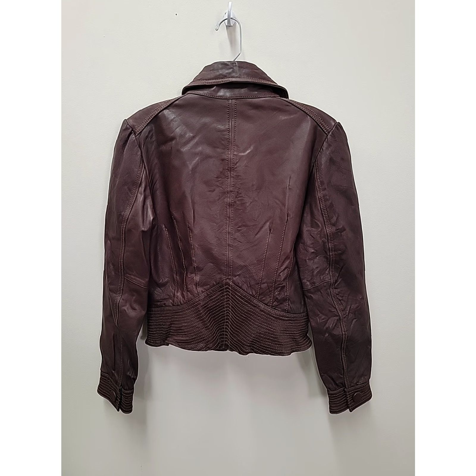 Banana Republic Banana Republic Leather Jacket Women's M Brown Jacket Motorcycle Ladies Regular Zip Short Brown Distressed Leather 18 Chest 20 Length Travel Vintage? Size M / US 6-8 / IT 42-44 - 5 Thumbnail