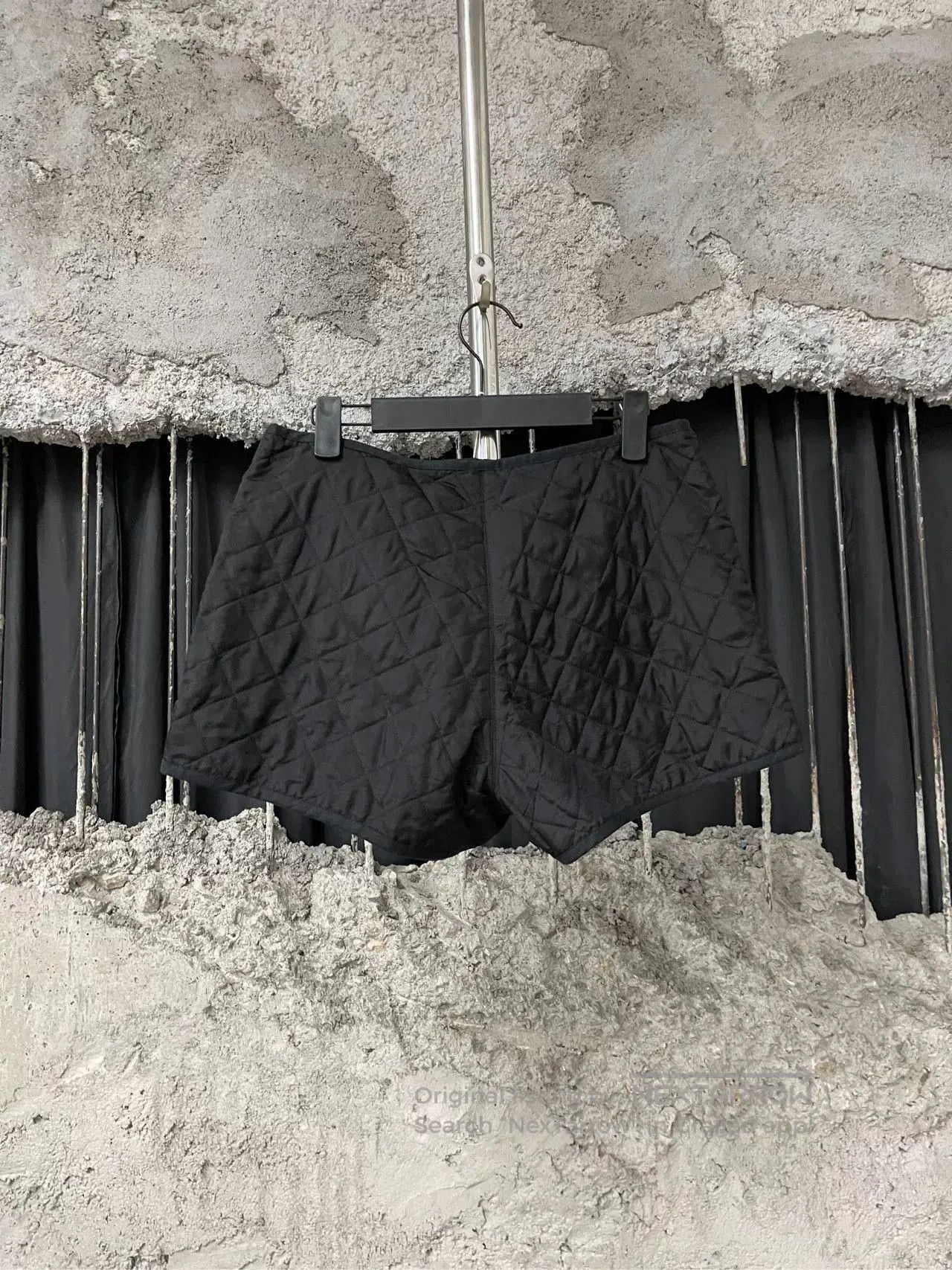 Dior Dior Quilted Bee Shorts Size 38 Black. Size US 38 / EU 54 - 2 Thumbnail