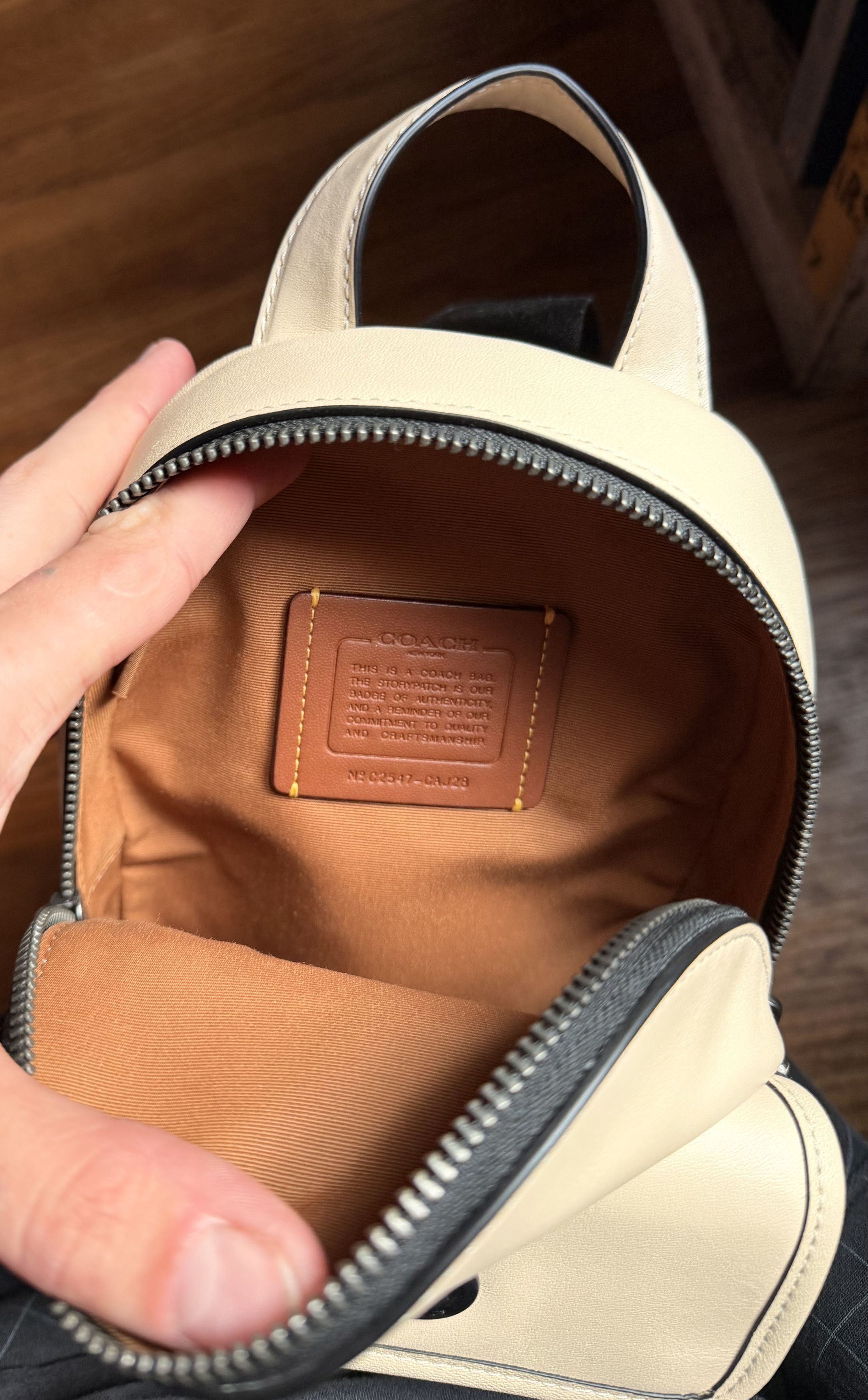 Coach NWT COACH Small Turnlock Sling Pack Backpack Bag Ivory CAJ28 Size ONE SIZE - 3 Thumbnail