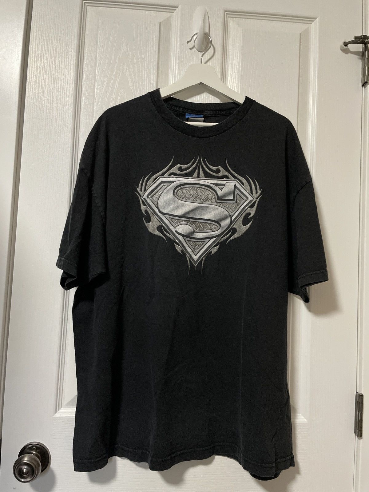 DC Comics × Vintage RARE ⛓️🦹🏼‍♂️Y2K Superman Tribal Steel Flames Tee Size US XXL / EU 58 / 5 - 2 Thumbnail