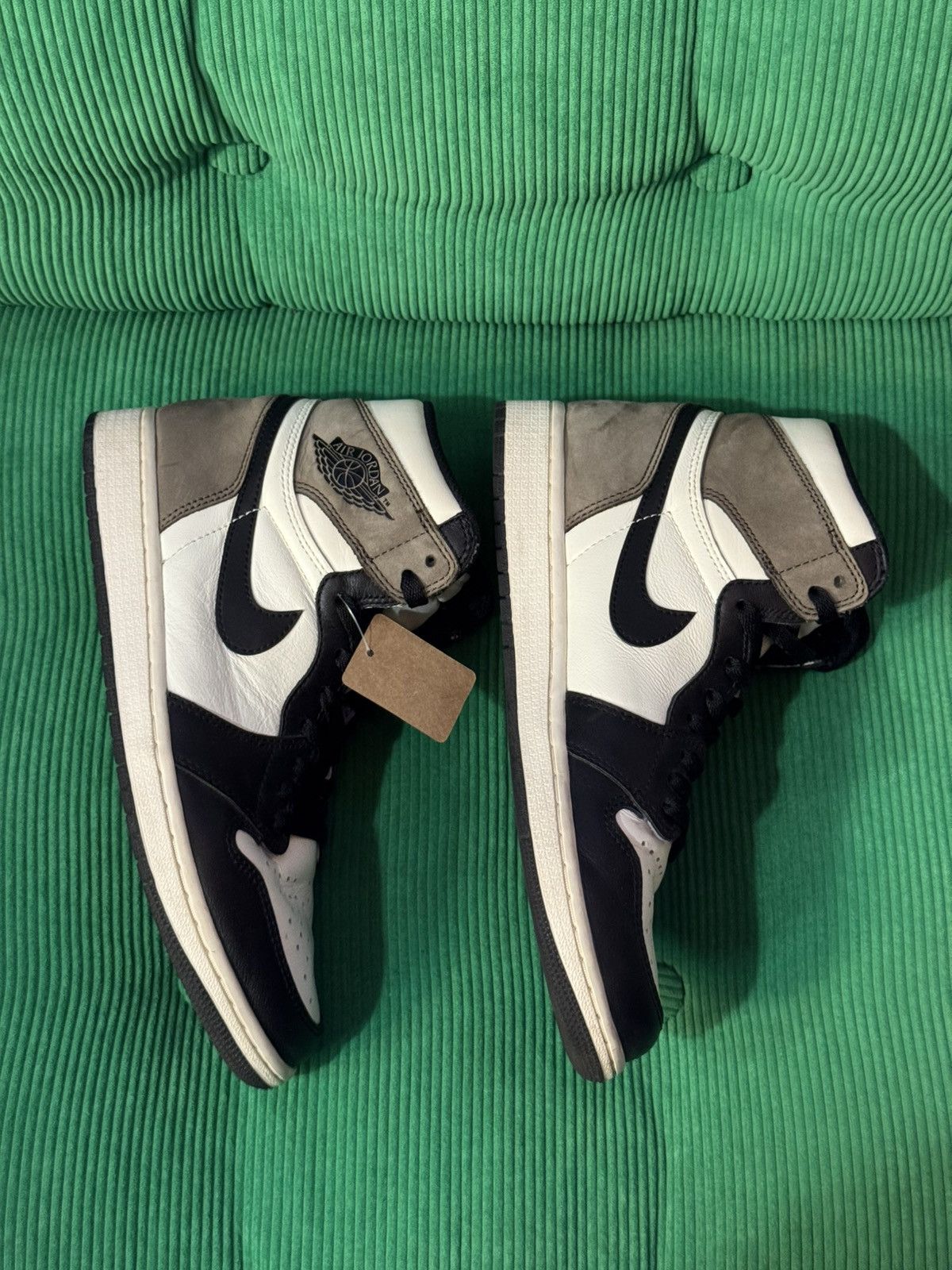 Nike 📍Rare📍Nike Air Jordan 1 High "Mocha" Shoes Size US 9.5 / EU 42-43 - 4 Thumbnail