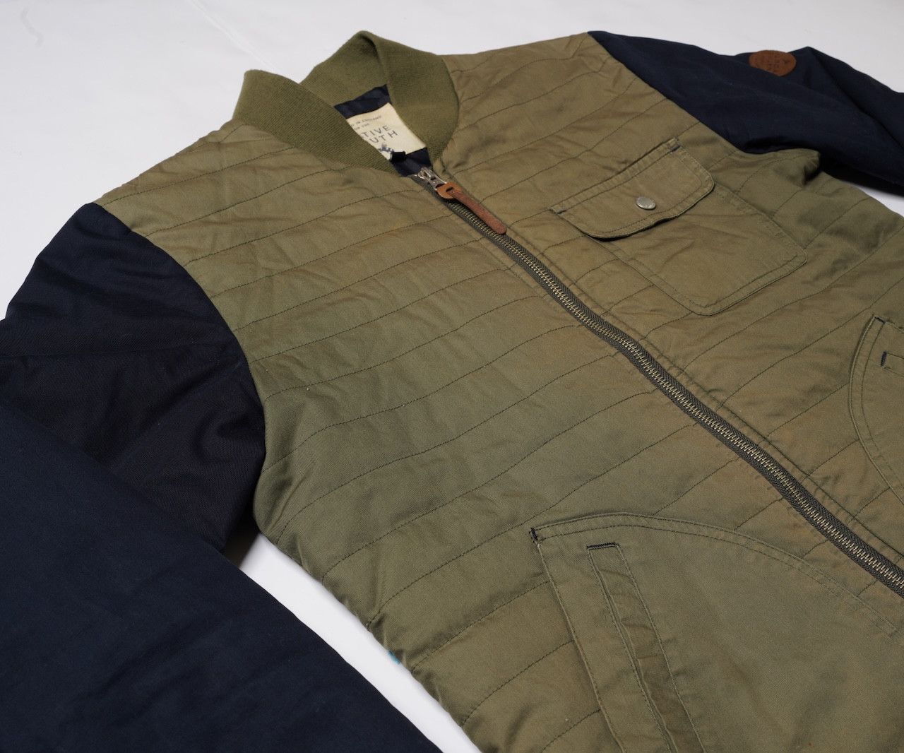 Native Youth Contrast Bomber Size US S / EU 44-46 / 1 - 2 Thumbnail