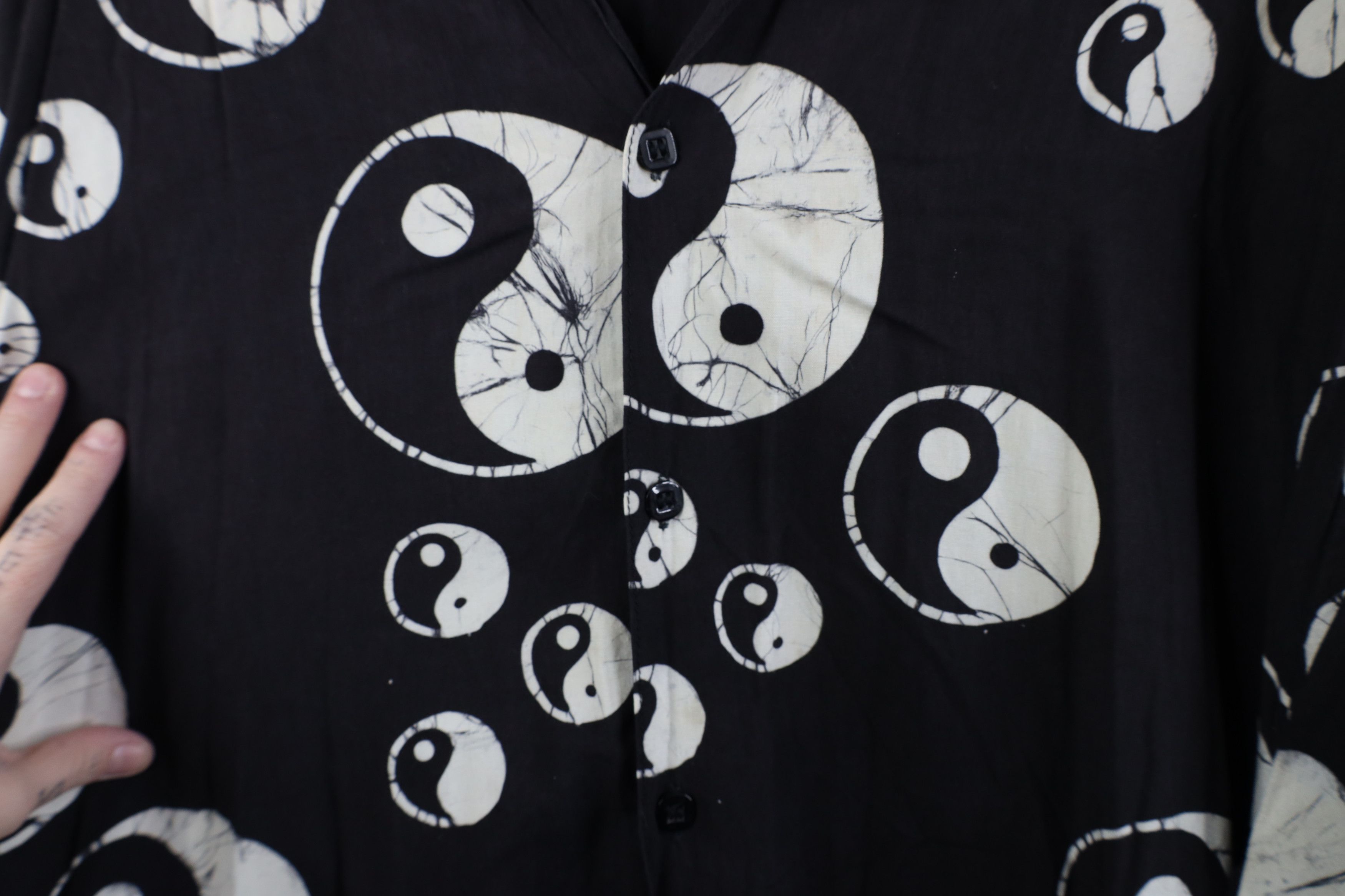 Vintage Vintage 90s Streetwear Rayon Gabardine Yin Yang Button Shirt Size US L / EU 52-54 / 3 - 6 Thumbnail