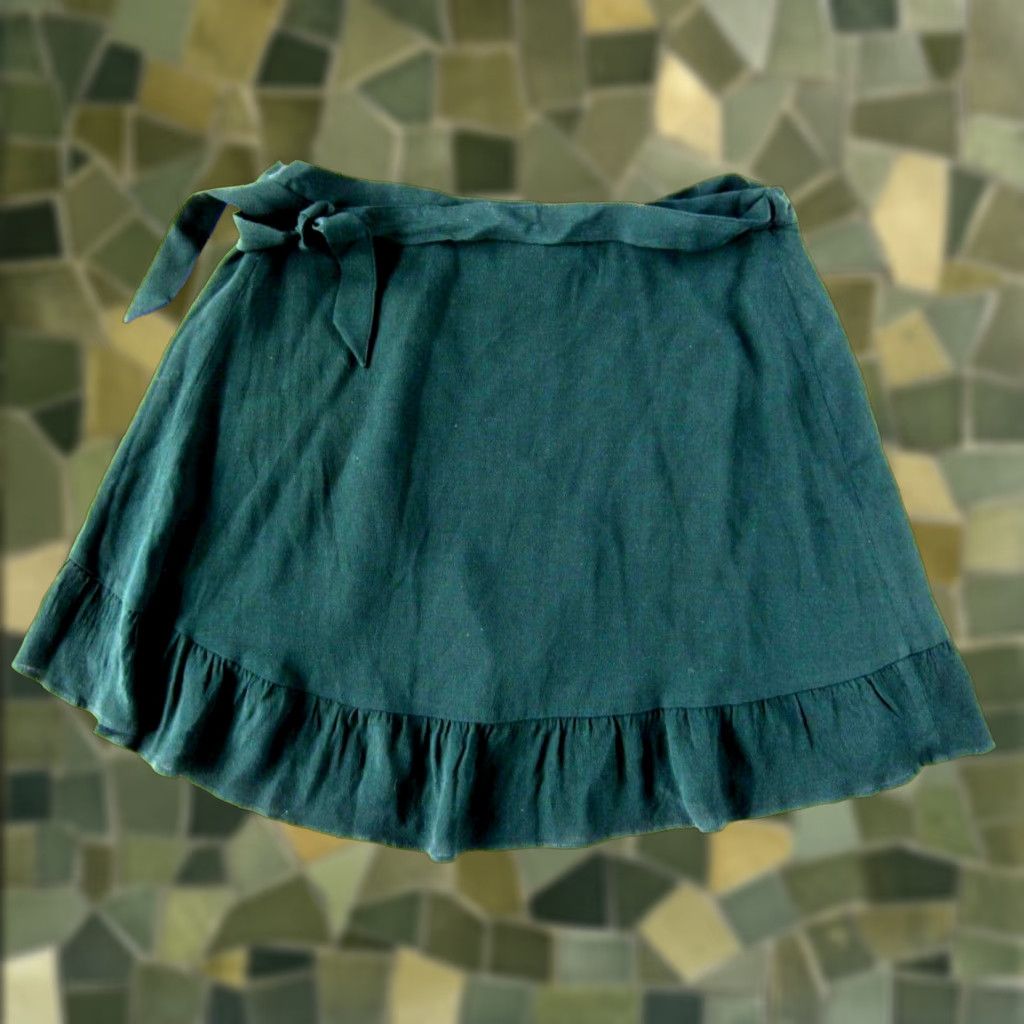 Vintage Sunday Best Green Wrap Skirt Woman Small Short Ruffle High Rise Lined Rayon Aritzia Solid Dressed for Workwear, Casual, Travel NS Size 28" / US 6 / IT 42 - 1 Thumbnail
