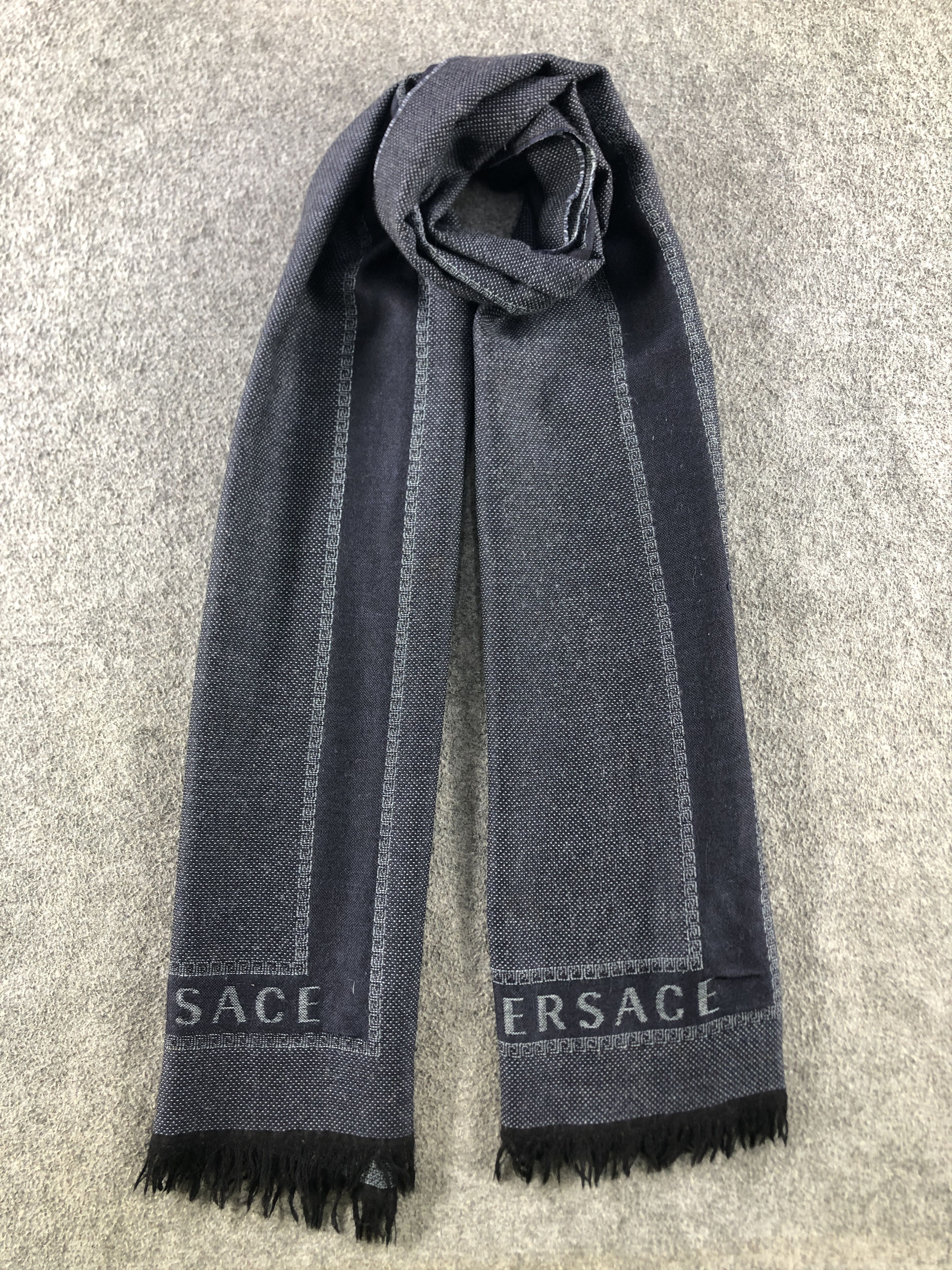 Versace Versace Scarf / Muffler / Neckwear P737 Size ONE SIZE - 1 Thumbnail