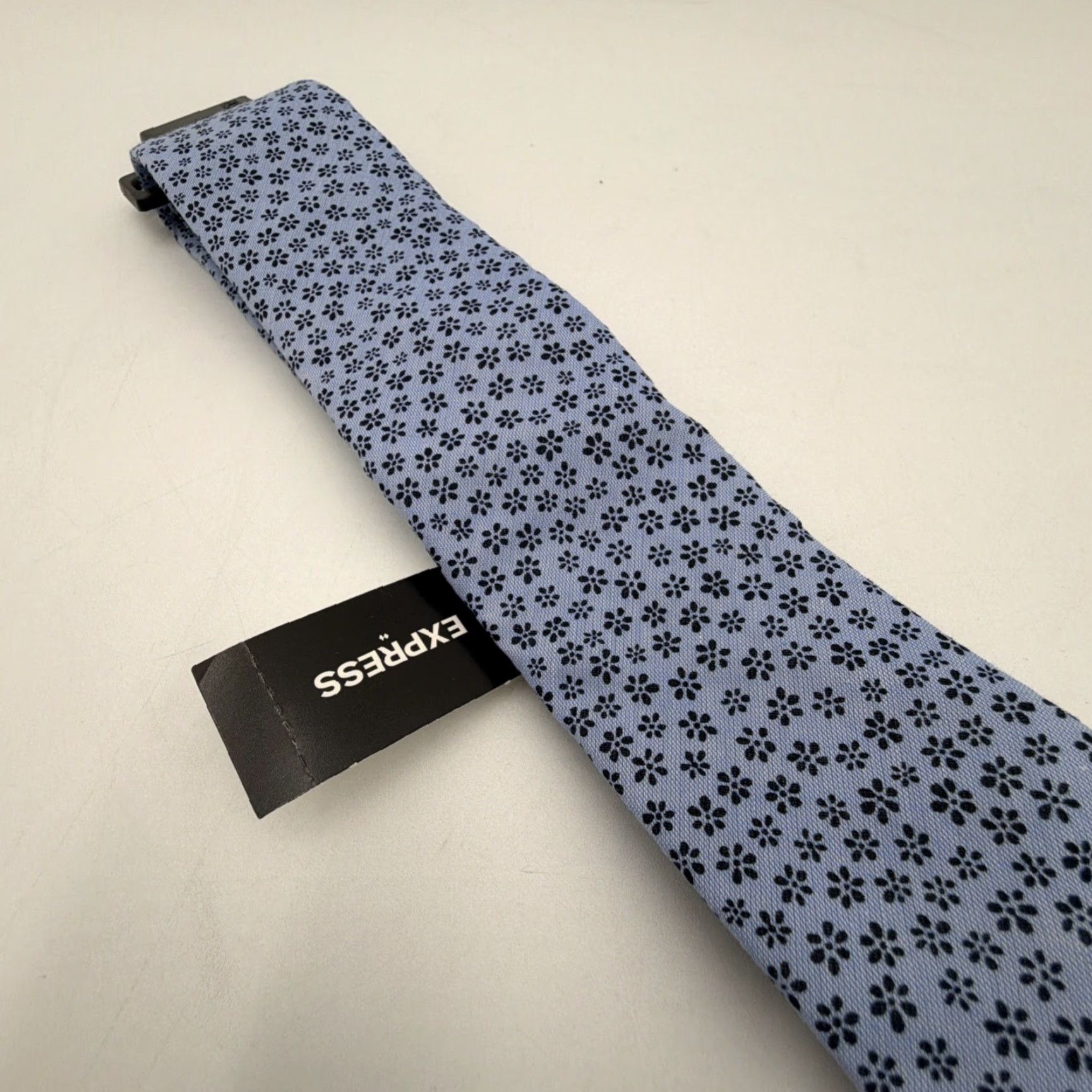 Express Men’s Blue Floral Neck Tie With Tag Slim Thin New Size ONE SIZE - 3 Thumbnail