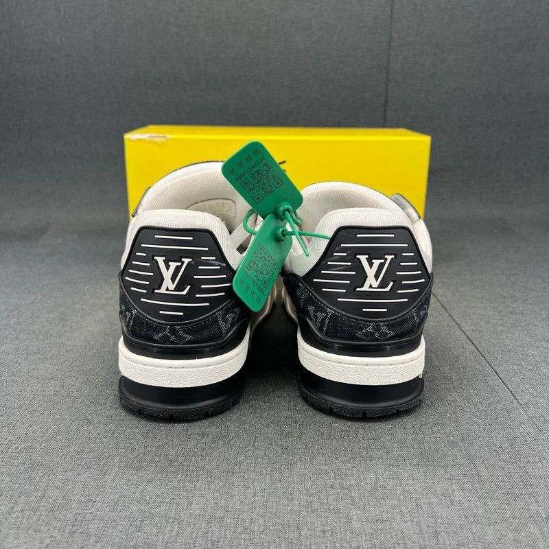 Louis Vuitton Louis Vuitton Low-Top Panda Trainers for All 0079 Size US 9.5 / IT 39.5 - 3 Thumbnail