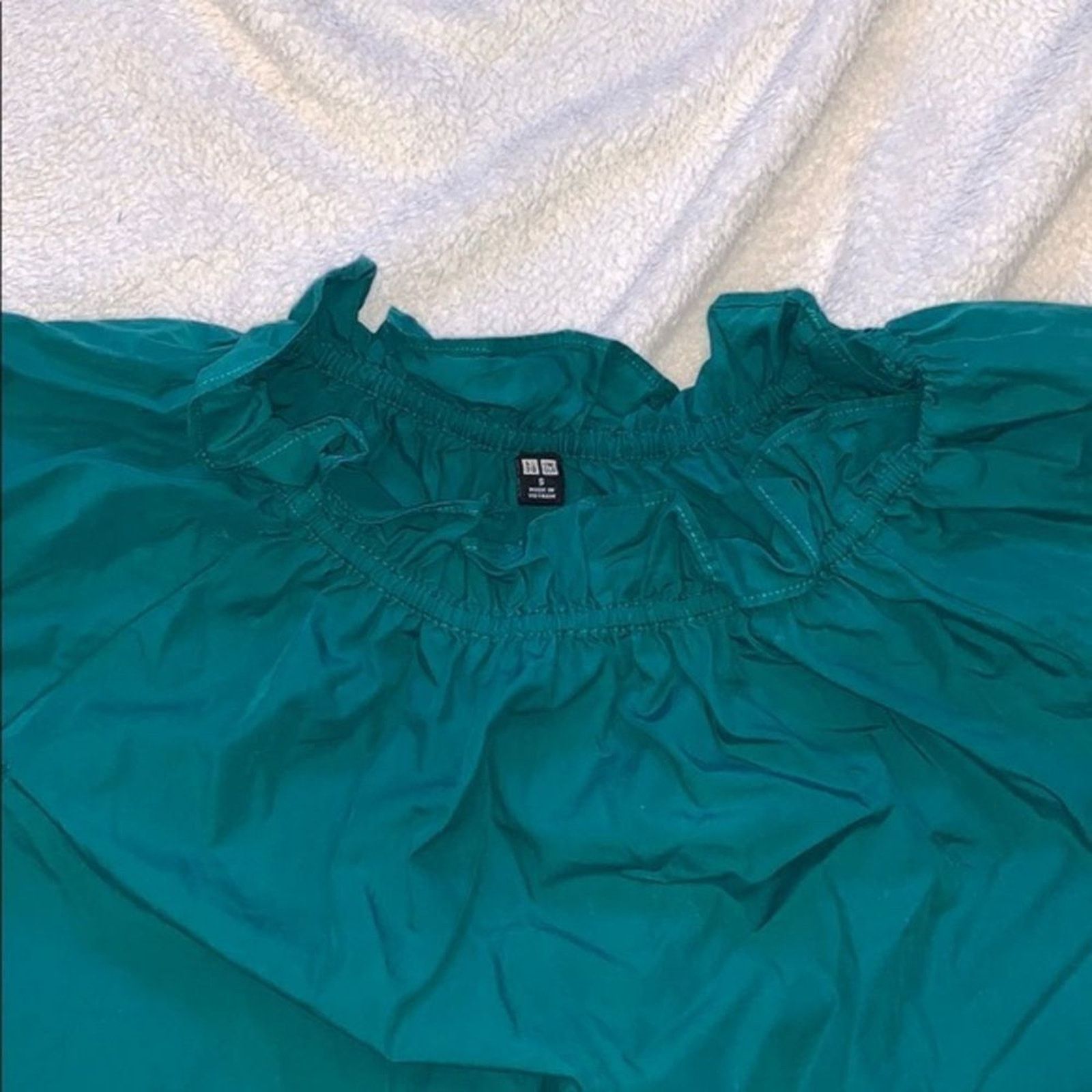 Uniqlo Uniqlo Kelly Green Rouched Off-Shoulder Blouse | Sz S Size S / US 4 / IT 40 - 4 Thumbnail